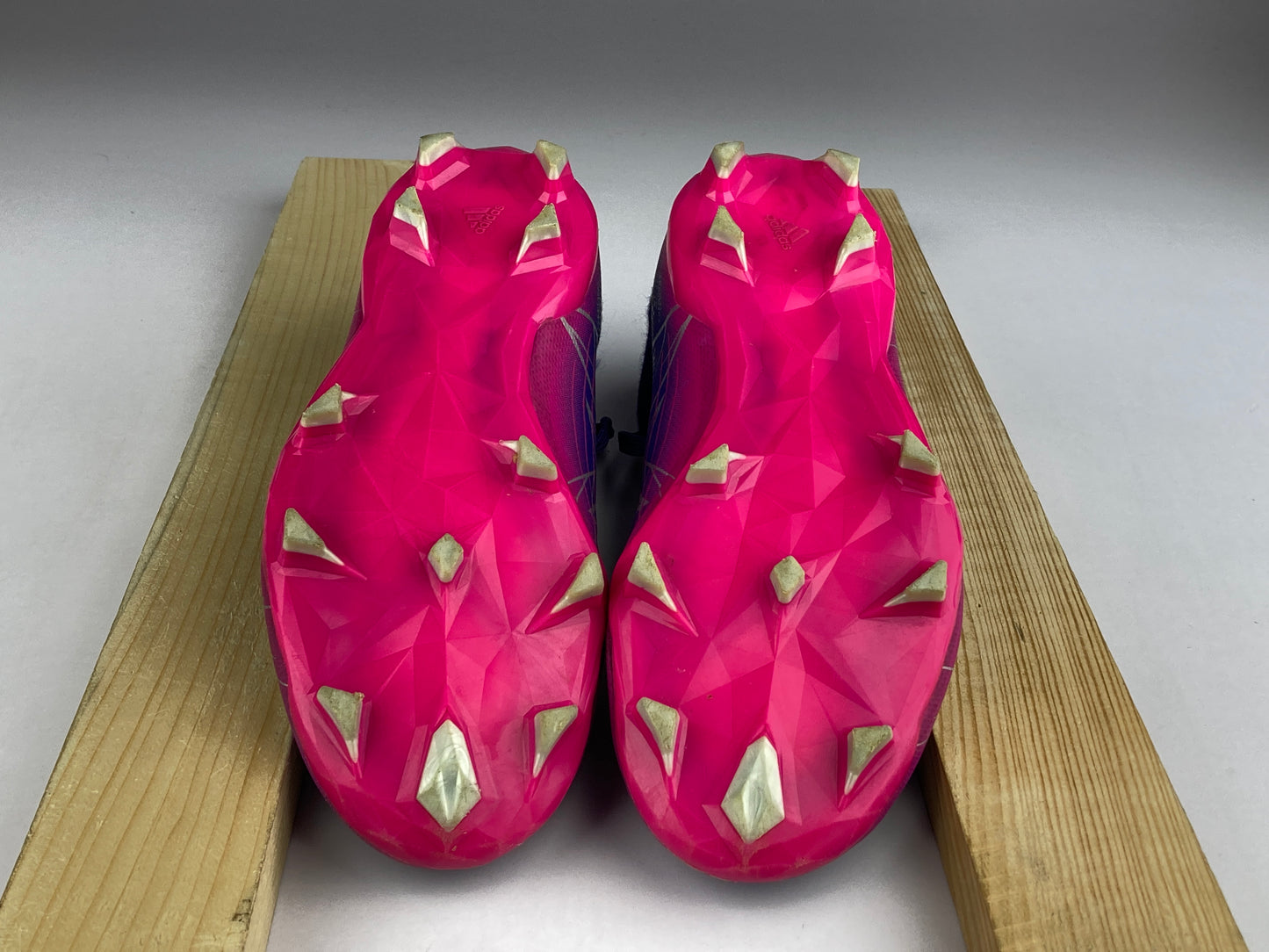 Shoes that are available online in Pakistan at athleticorner.com