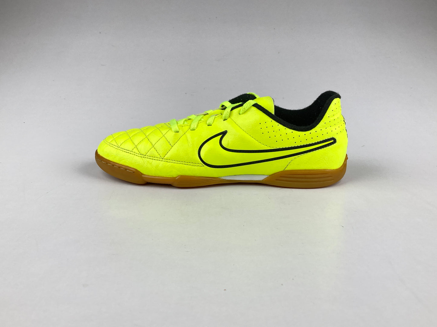 Shoes that are available online in Pakistan at athleticorner.com