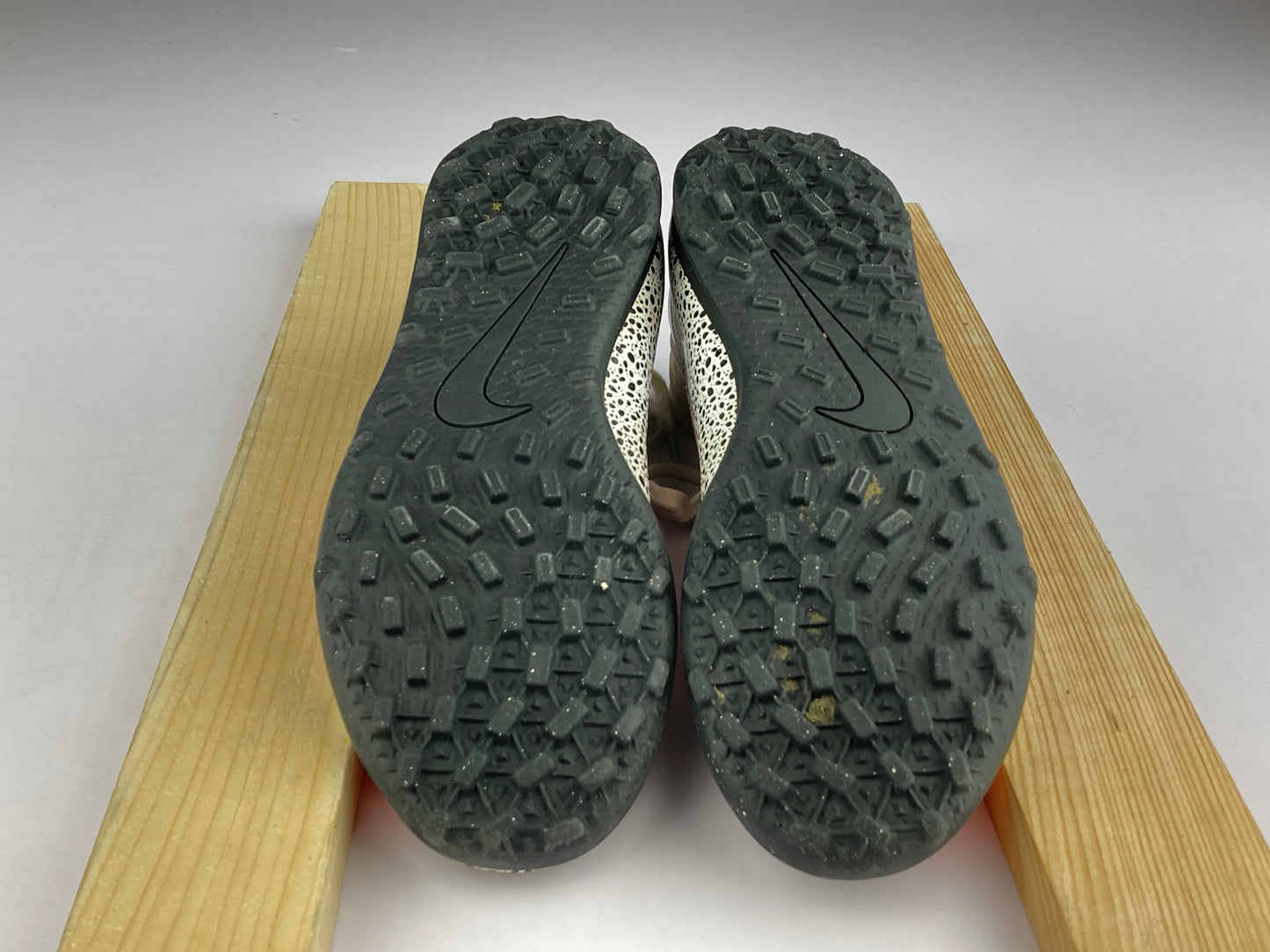Shoes that are available online in Pakistan at athleticorner.com