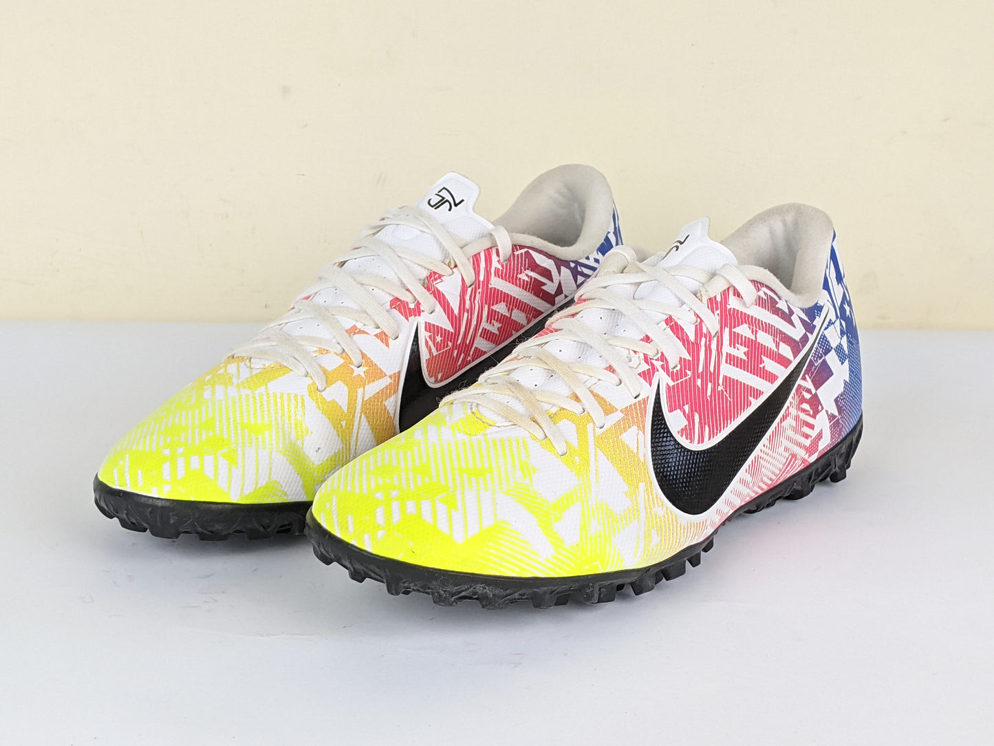 Nike Mercurial Vapor 13 Academy TF NJR Jogo Prismatico - White/Black/Racer Blue/Volt