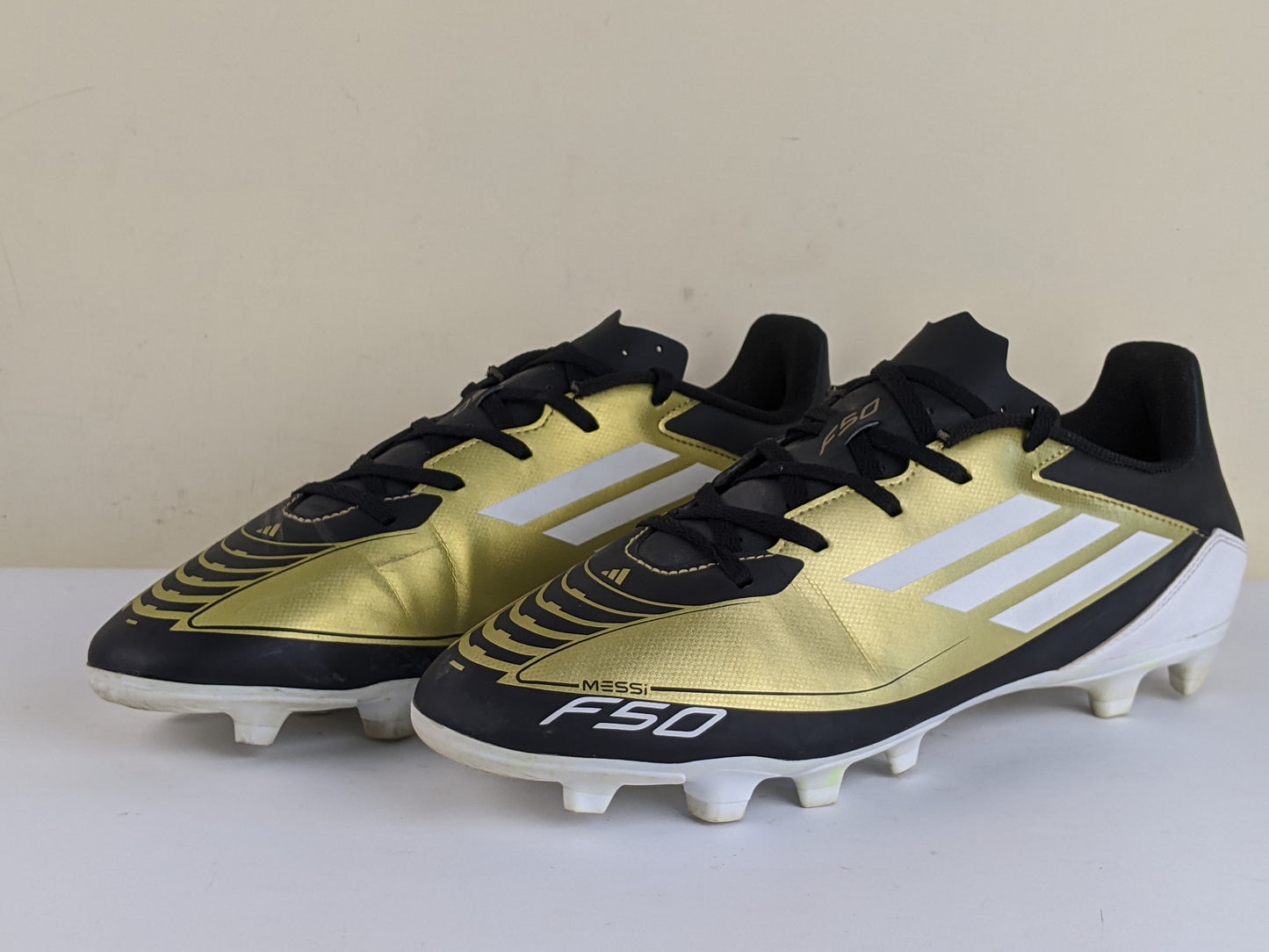 adidas F50 Messi Club FxG Triunfo Dorado - Gold Metallic/Footwear White/Core Black