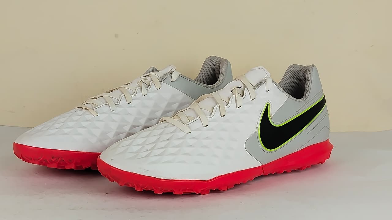 Nike Tiempo Legend 8 Club TF Platinum - White/Black/Grey Fog/Bright Crimson