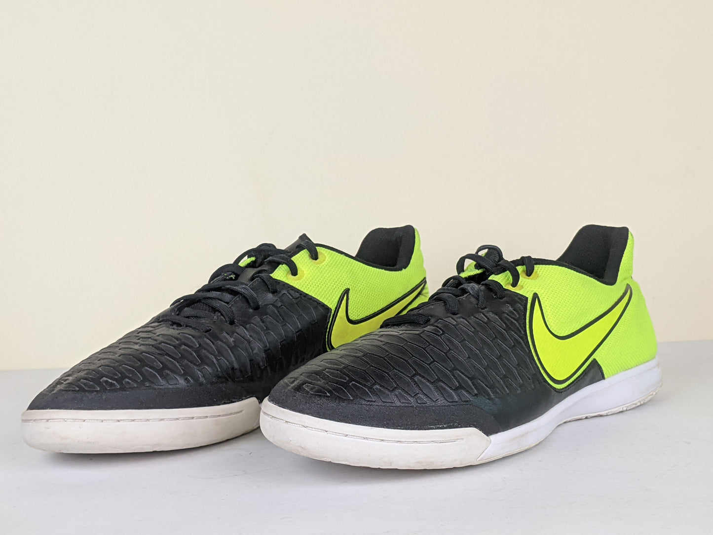 Nike MagistaX Pro IC Black/Volt/White