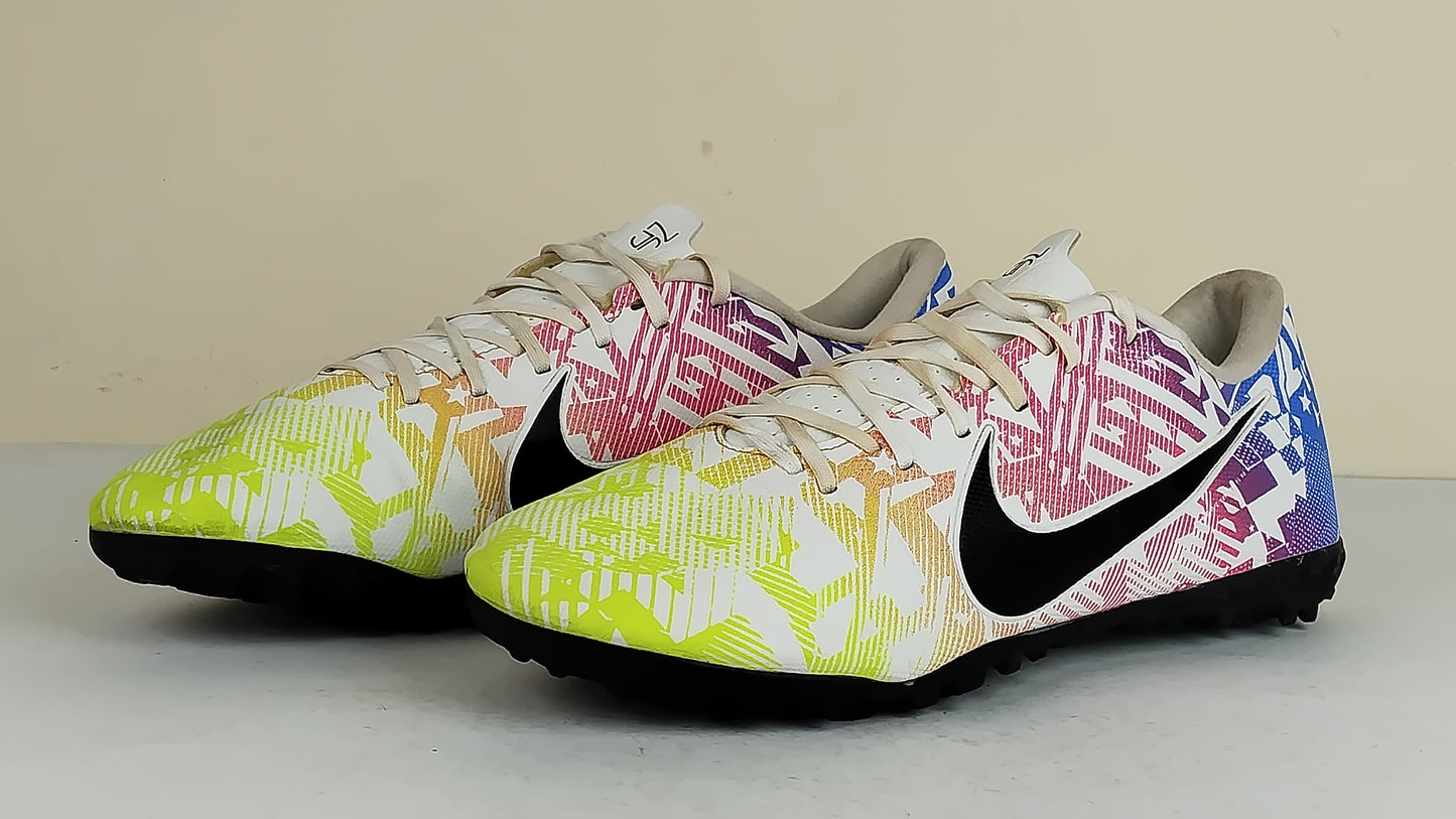Nike Mercurial Vapor 13 Academy TF NJR Jogo Prismatico - White/Black/Racer Blue/Volt