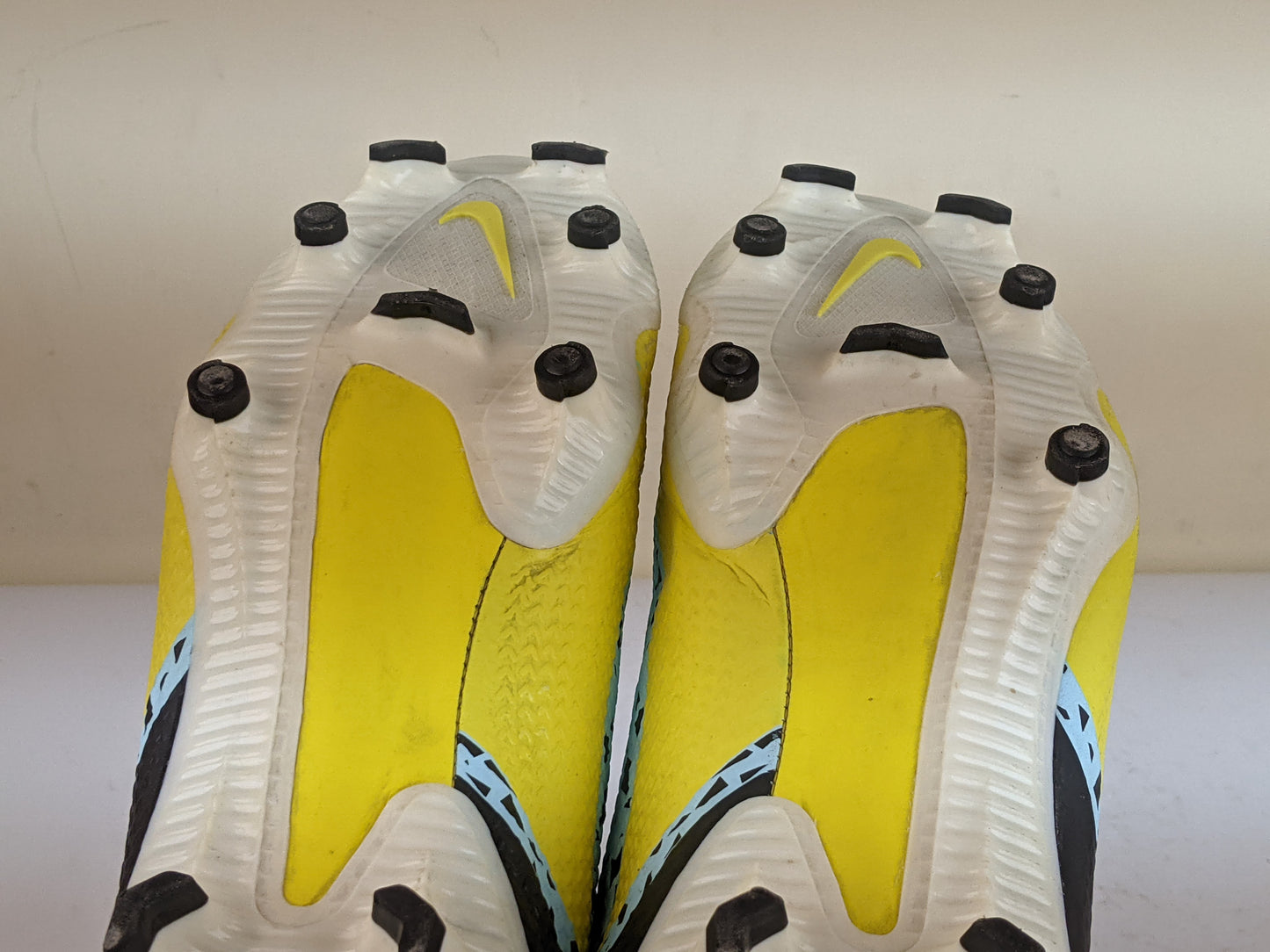 Nike Phantom GT 2 Academy DF MG Lucent - Glacier Ice/Black/Yellow Strike