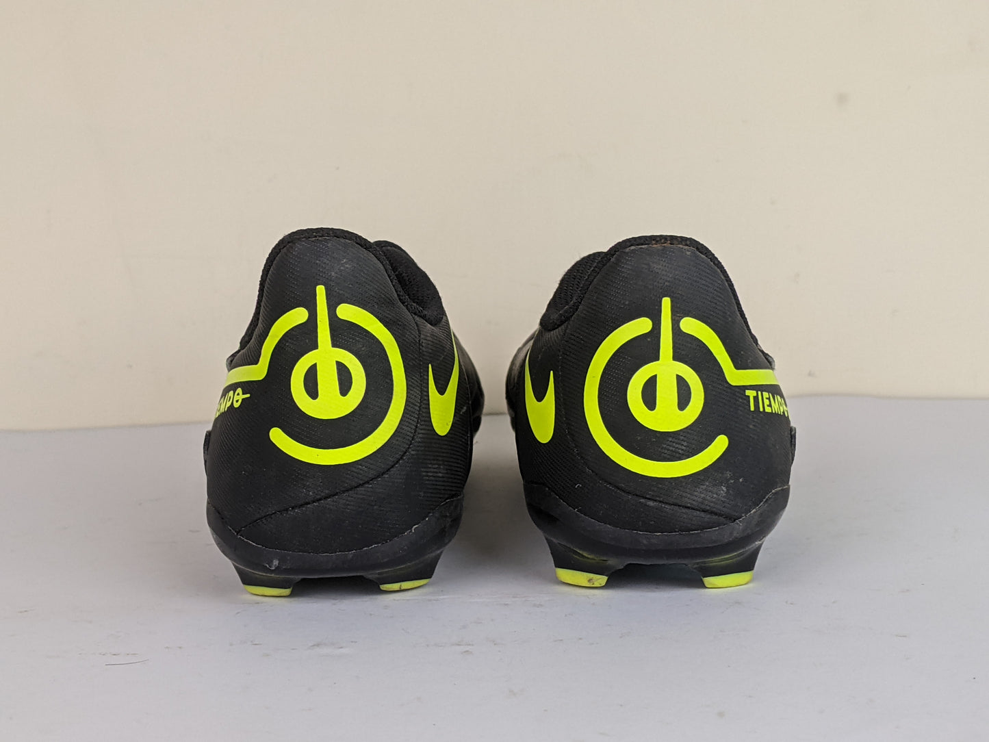 Nike Tiempo Legend 9 Club MG Black/Volt