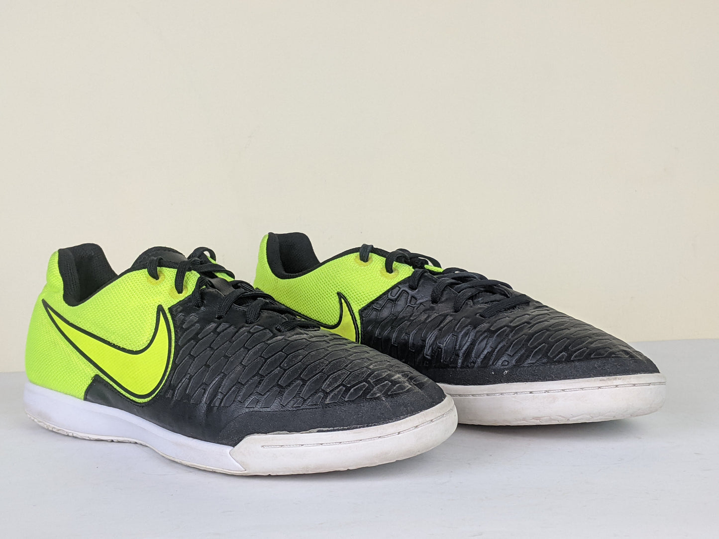 Nike MagistaX Pro IC Black/Volt/White