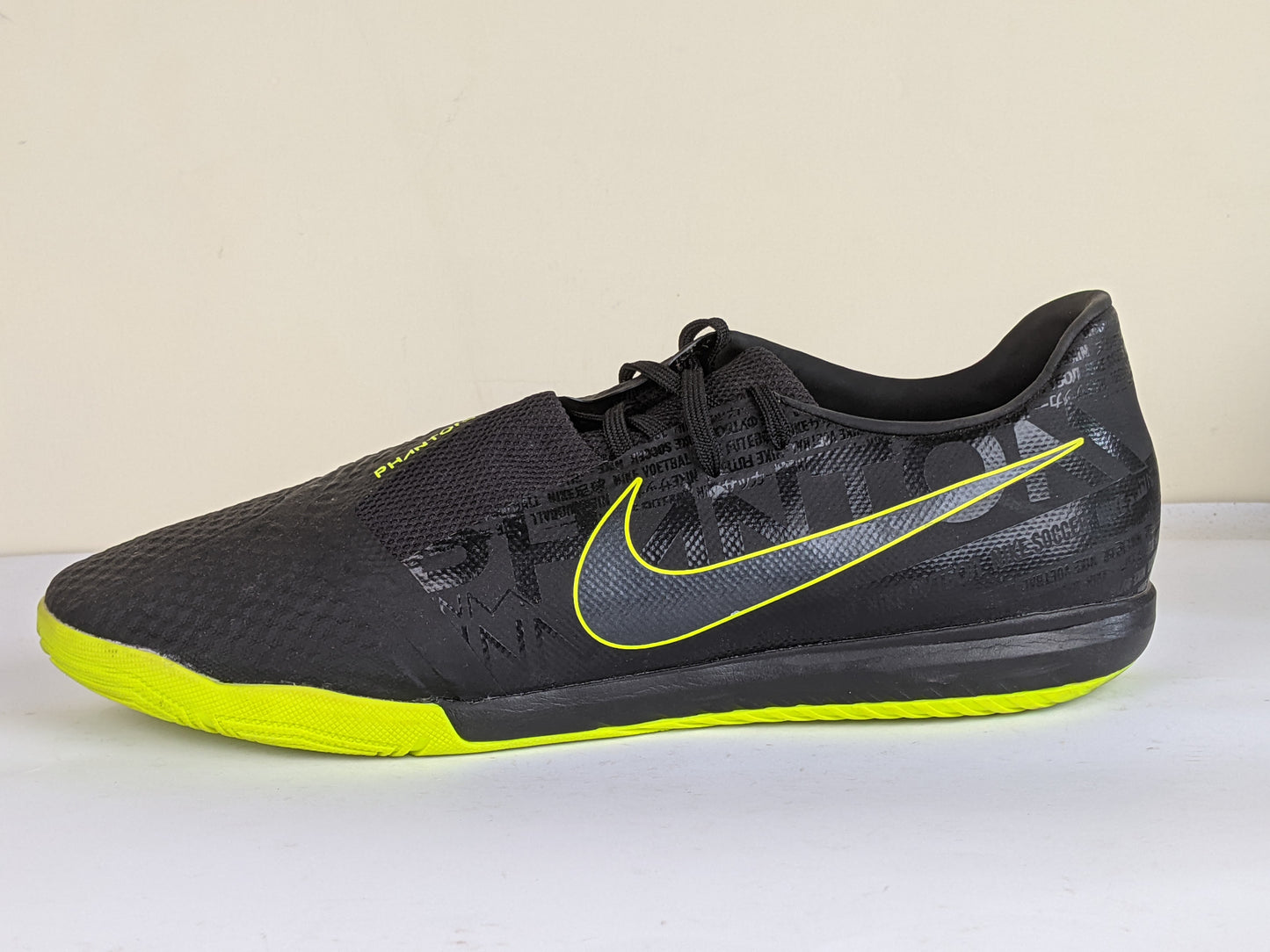 Nike Phantom Venom Academy IC 'Under The Radar Pack Black Volt'
