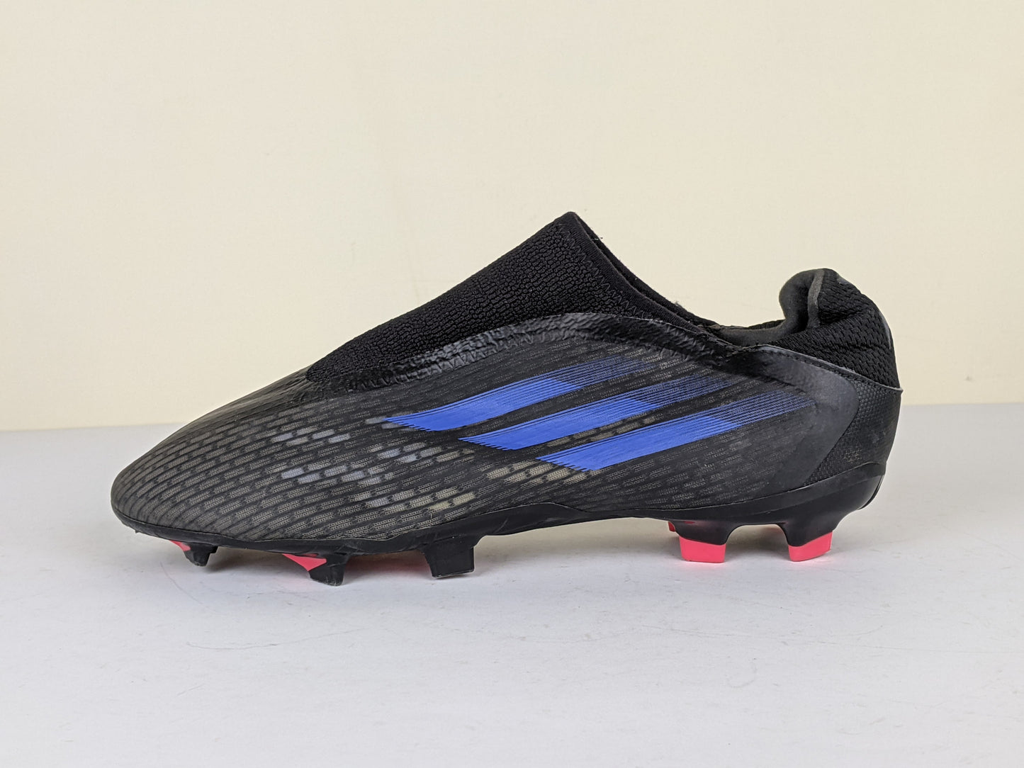 adidas X Speedflow .3 Laceless FG Edge of Darkness - Core Black/Sonic Ink/Solar Yellow
