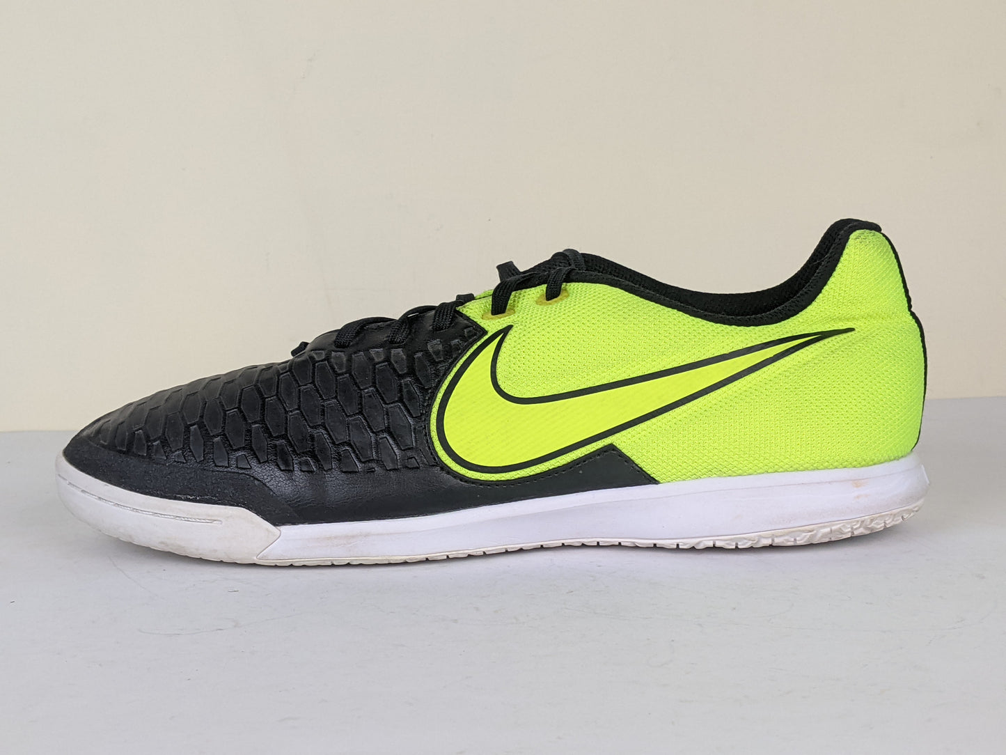 Nike MagistaX Pro IC Black/Volt/White