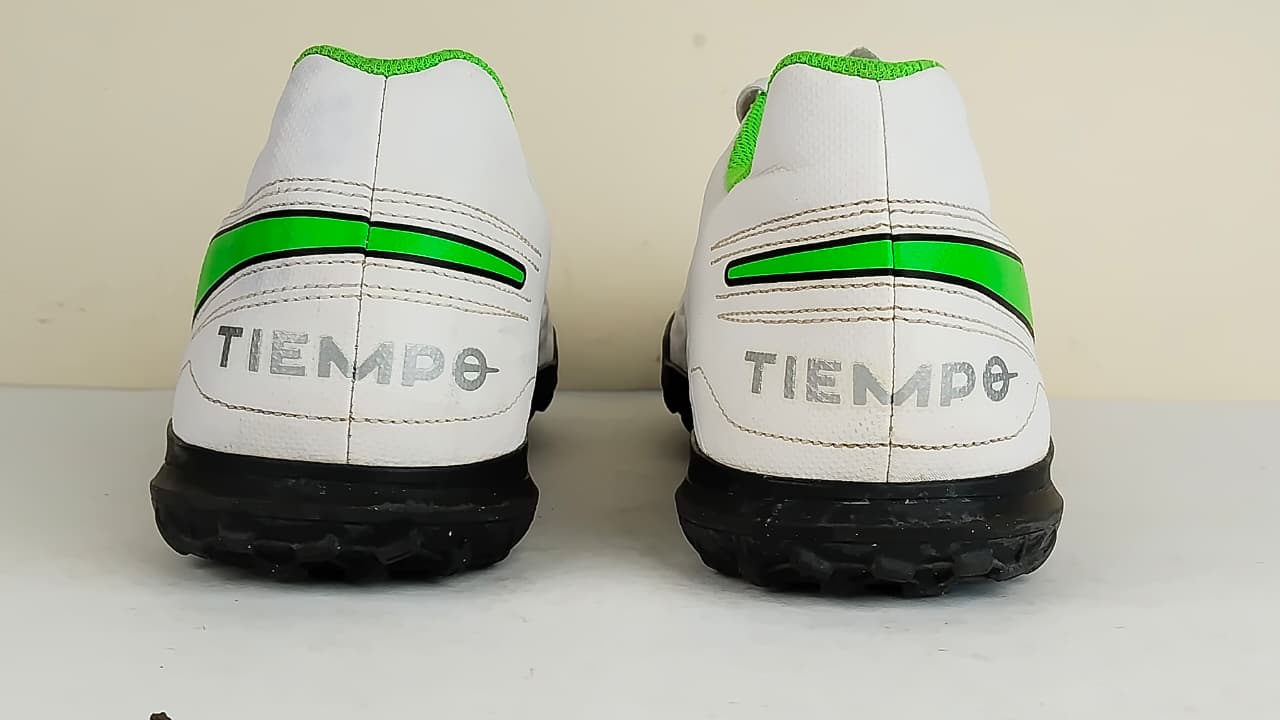 Nike Tiempo Legend 8 Club TF Spectrum - Platinum Tint/Rage Green