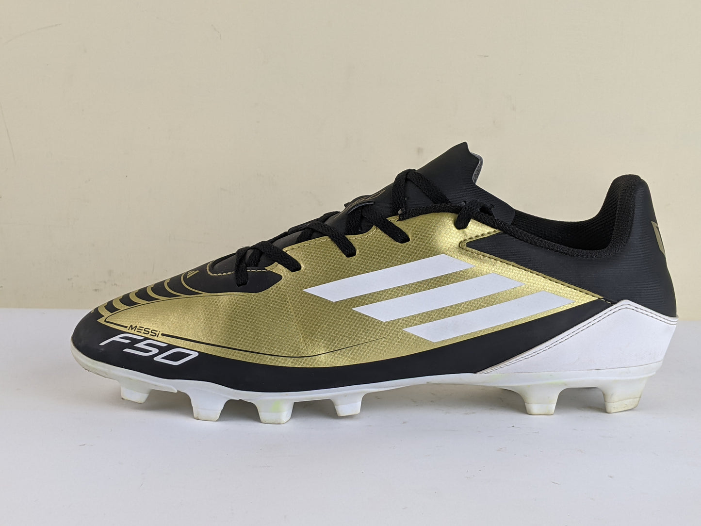 adidas F50 Messi Club FxG Triunfo Dorado - Gold Metallic/Footwear White/Core Black