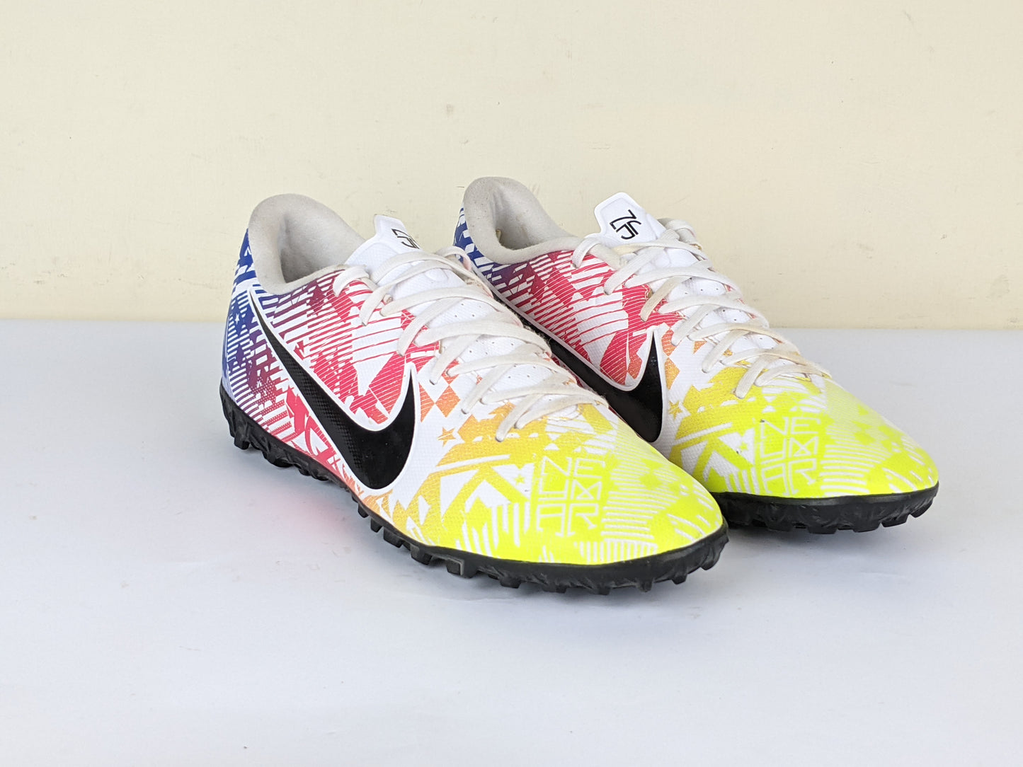 Nike Mercurial Vapor 13 Academy TF NJR Jogo Prismatico - White/Black/Racer Blue/Volt