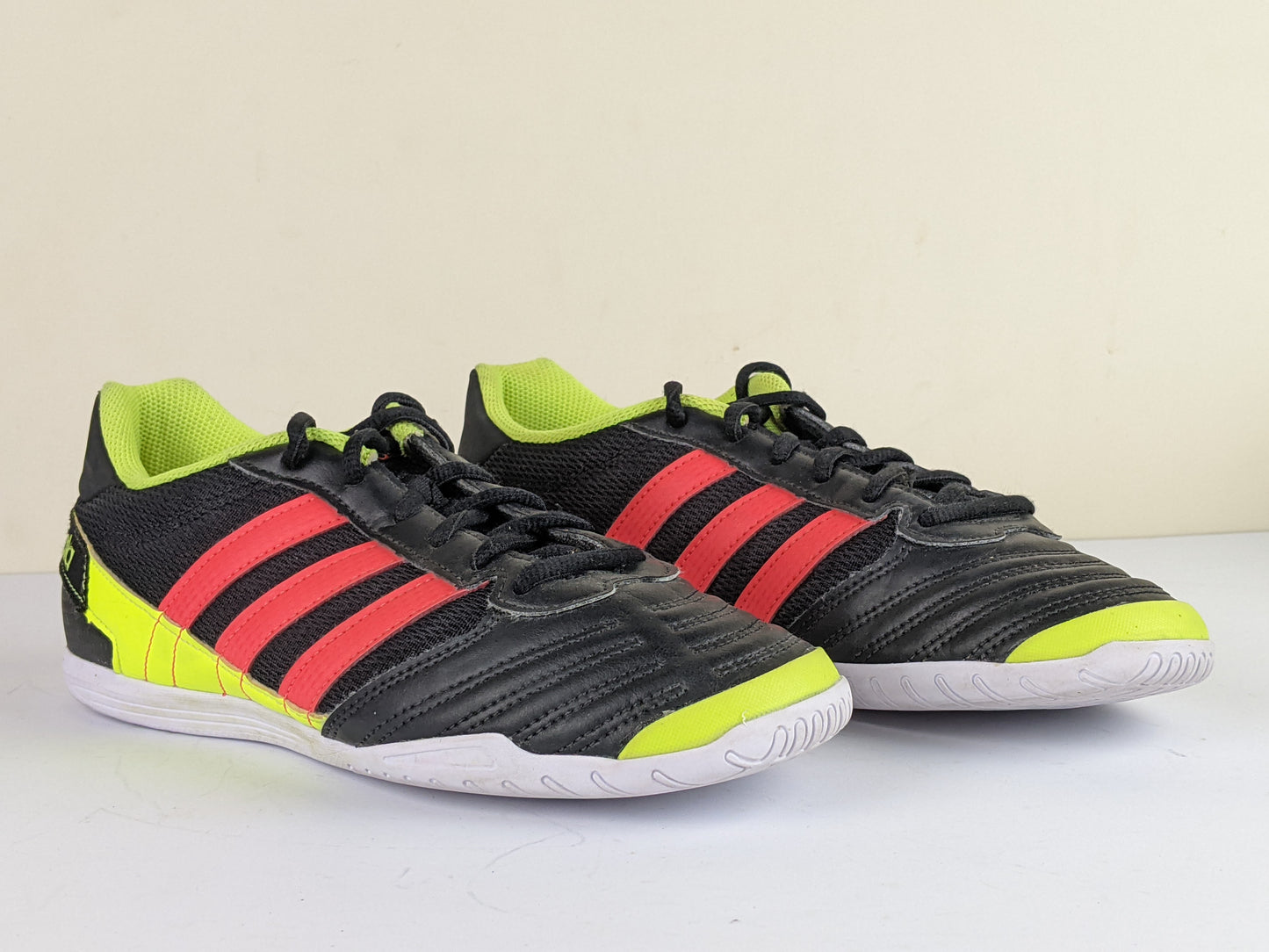 adidas Super Sala IC - Core Black/Solar Red/Solar Yellow
