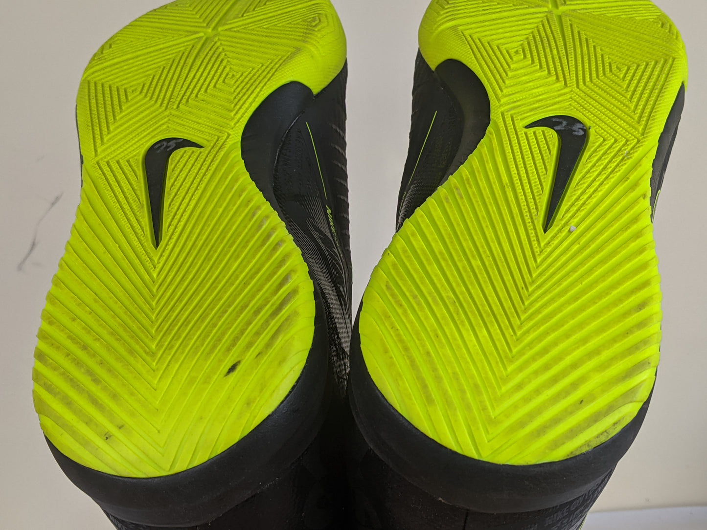 Nike Phantom Venom Academy IC 'Under The Radar Pack Black Volt'