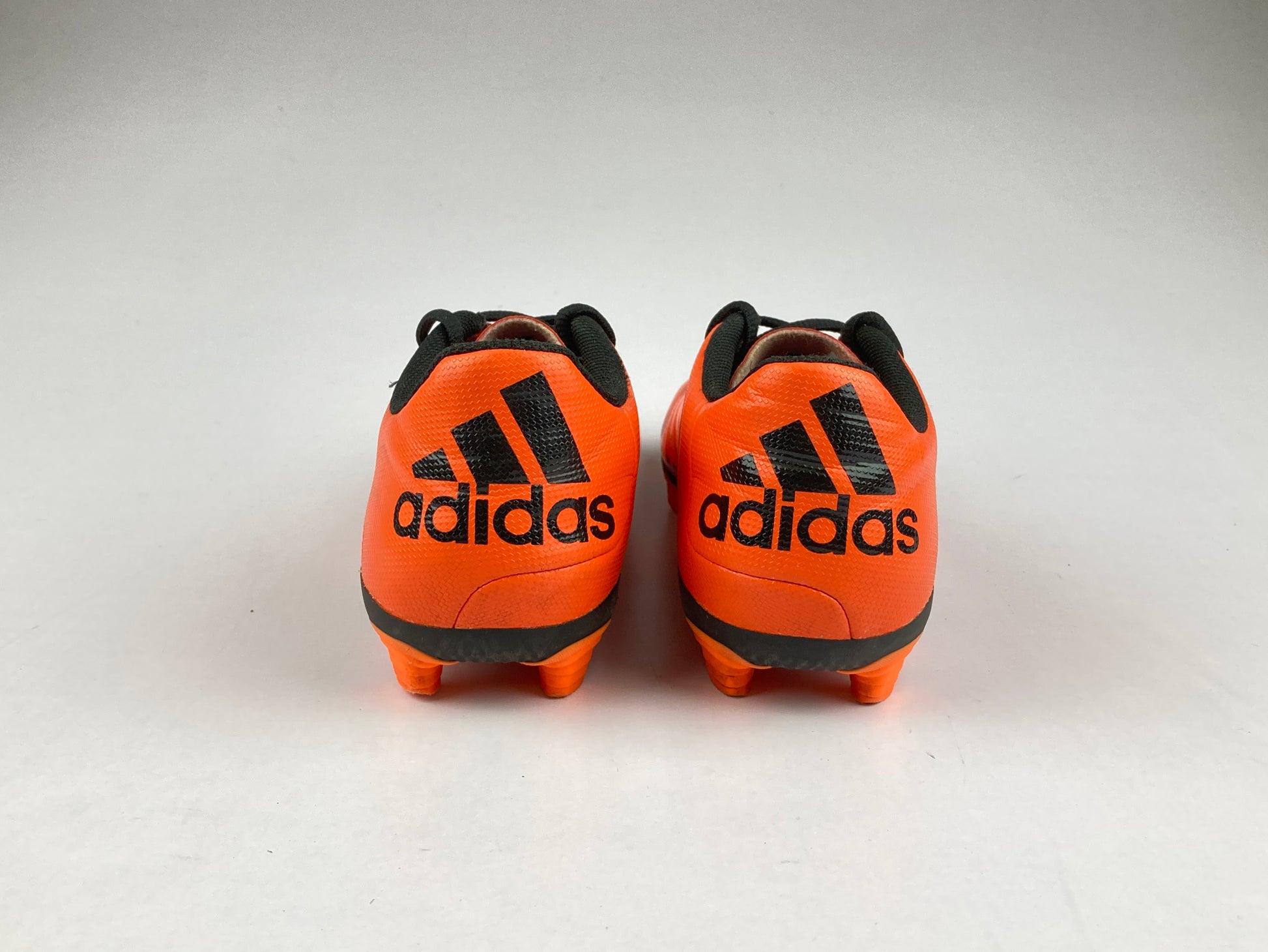 Shoes that are available online in Pakistan at athleticorner.com