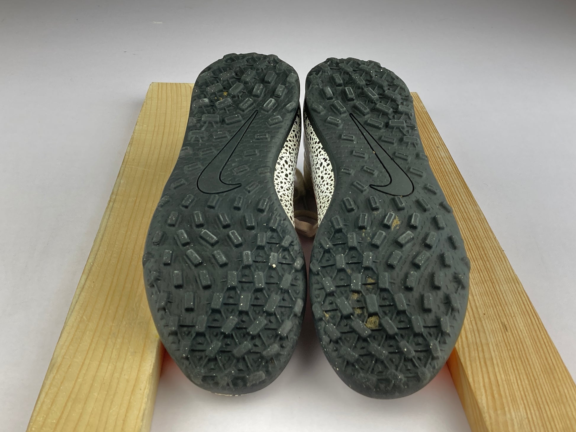 Shoes that are available online in Pakistan at athleticorner.com