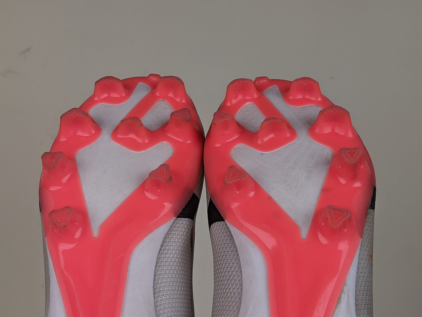 PUMA Ultra Match FG/AG Breakthrough - PUMA White/PUMA Black/Fire Orchid