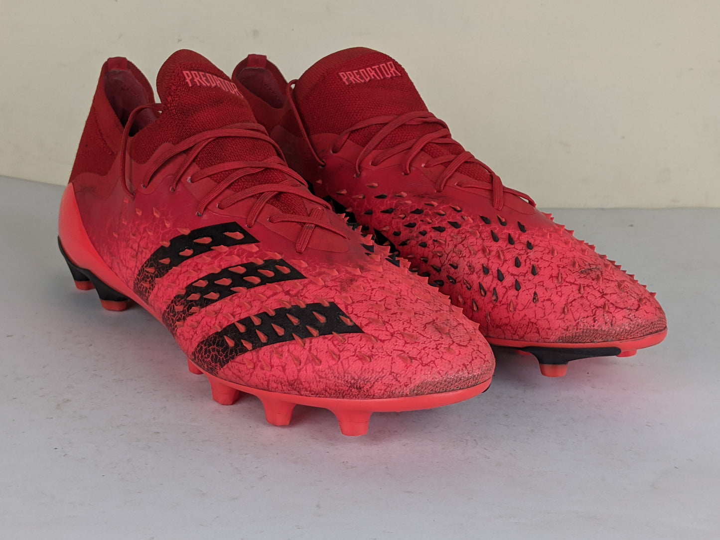 adidas Predator Freak .1 Low AG Meteorite - Red/Core Black/Solar Red