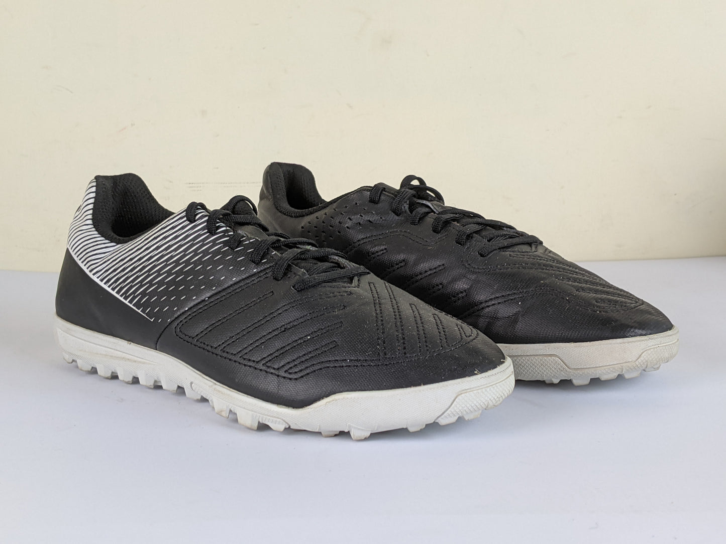 Kipsta Agility 100 HG TF 'Black/White