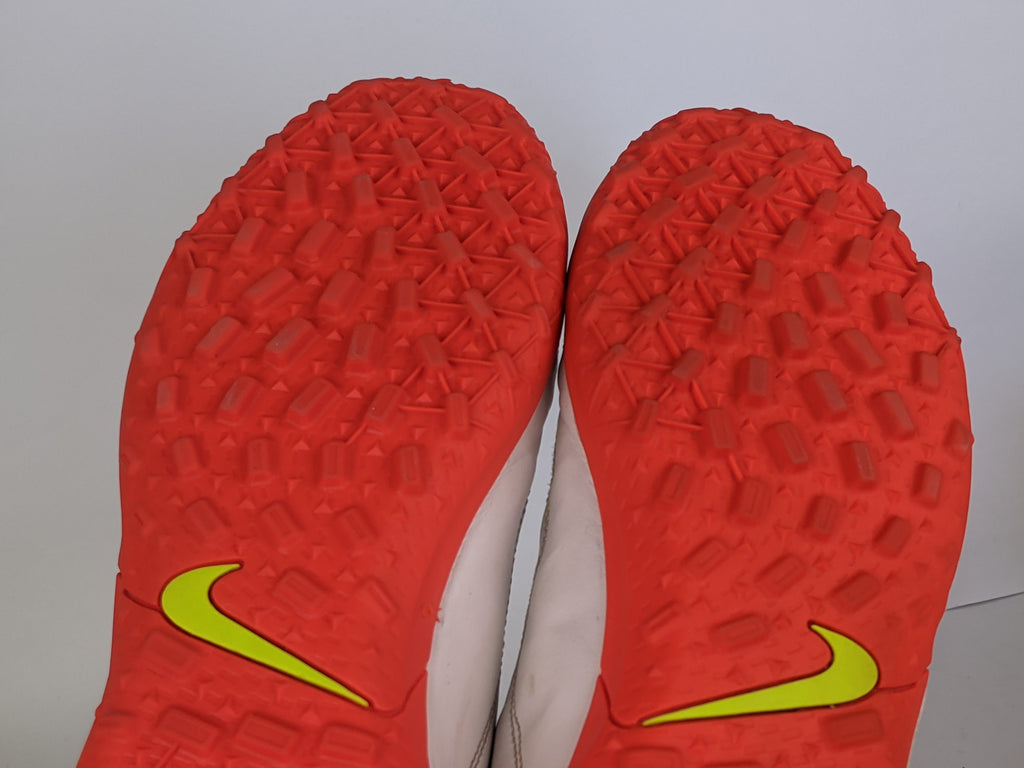 Nike Tiempo Legend 9 Club TF Motivation - White/Volt/Bright Crimson