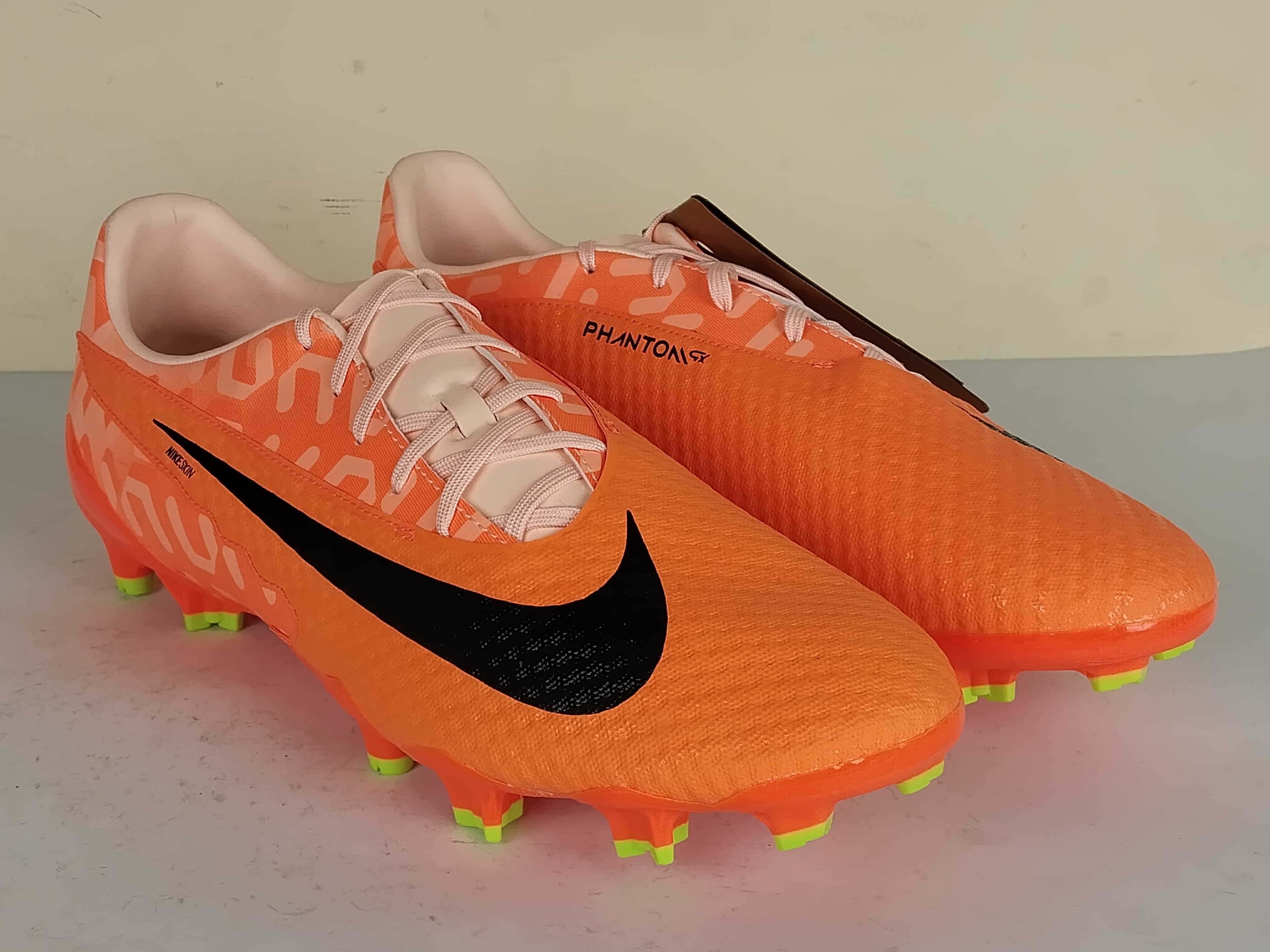 Nike Phantom GX Academy MG United - Guava Ice/Black (Brand New)