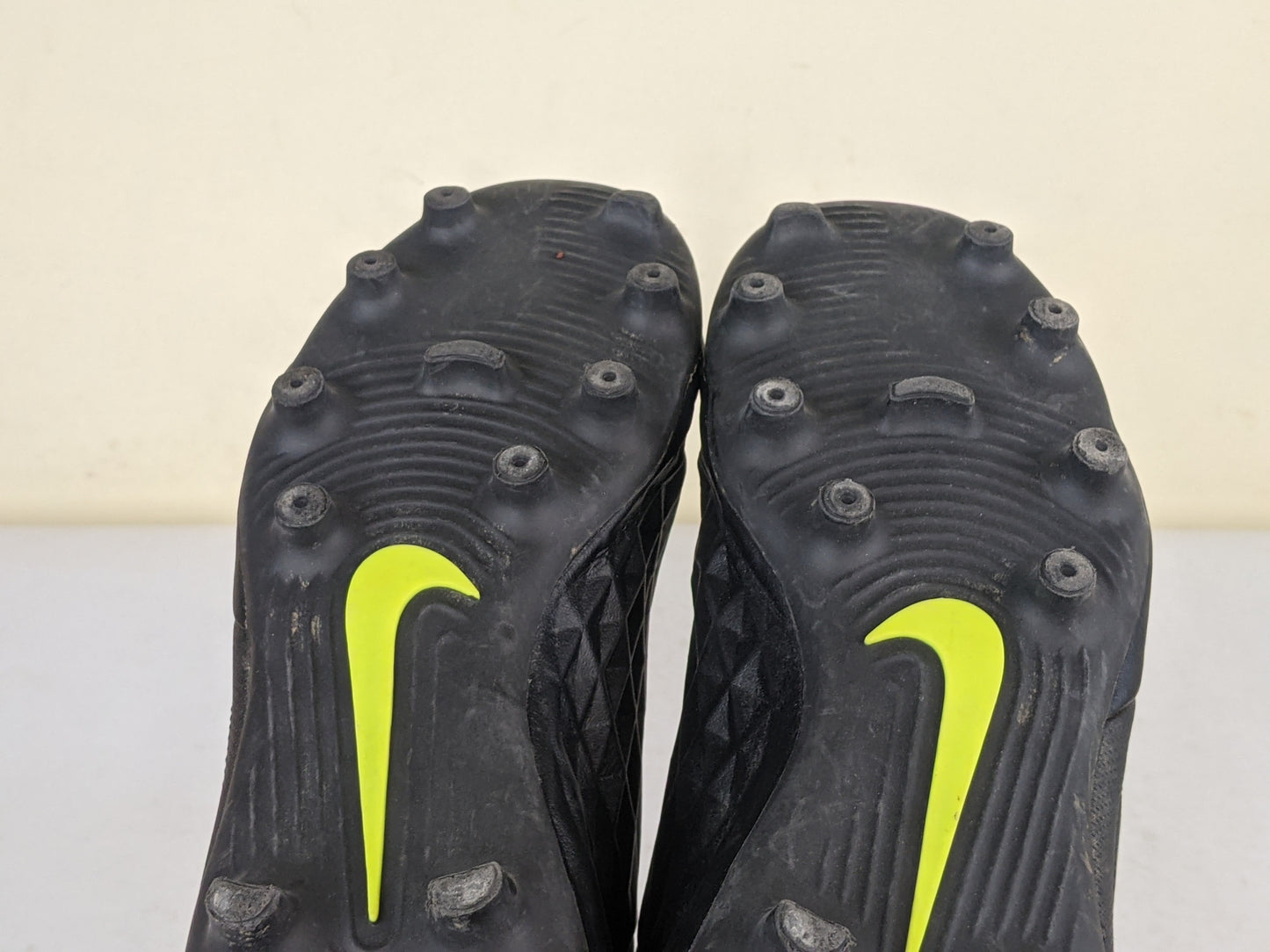 Nike Tiempo Legend 8 Club MG- Black/Yellow/Dark Smoke Grey Kids