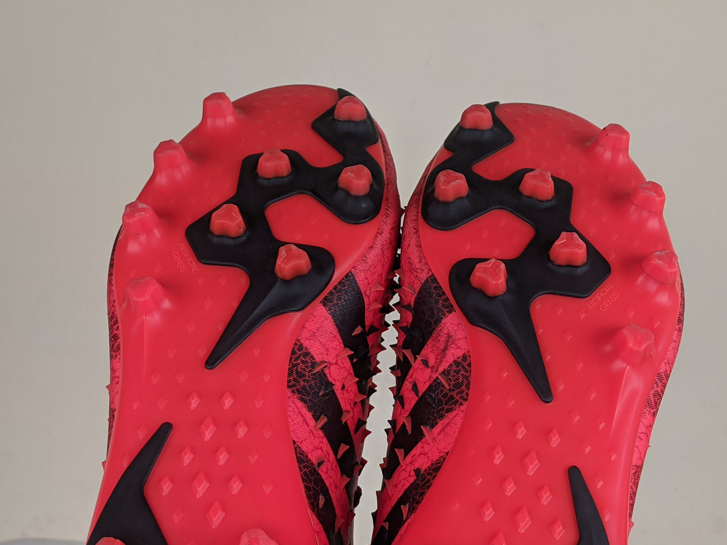 adidas Predator Freak .1 Low AG Meteorite - Red/Core Black/Solar Red