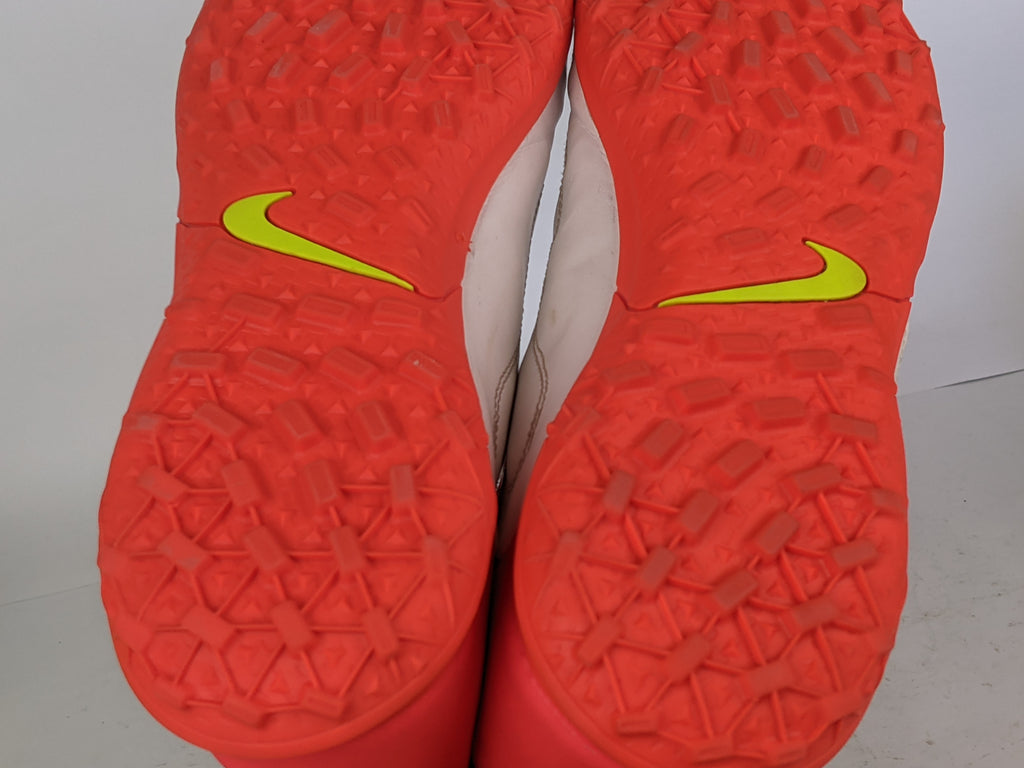 Nike Tiempo Legend 9 Club TF Motivation - White/Volt/Bright Crimson