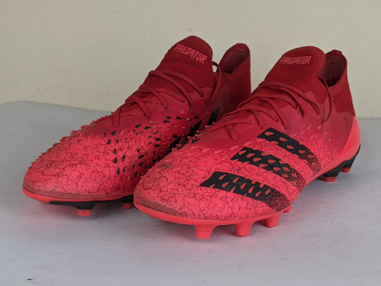 adidas Predator Freak .1 Low AG Meteorite - Red/Core Black/Solar Red