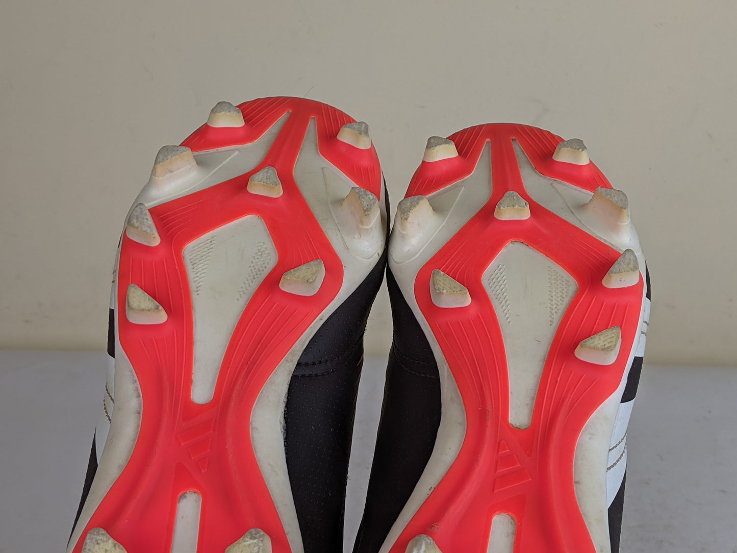 adidas Predator Club FxG Solar Energy - Core Black/Footwear White/Solar Red