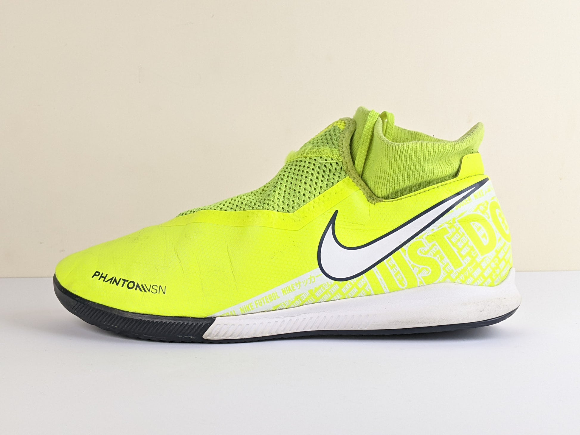 Nike Phantom VSN Academy IC 'Volt
