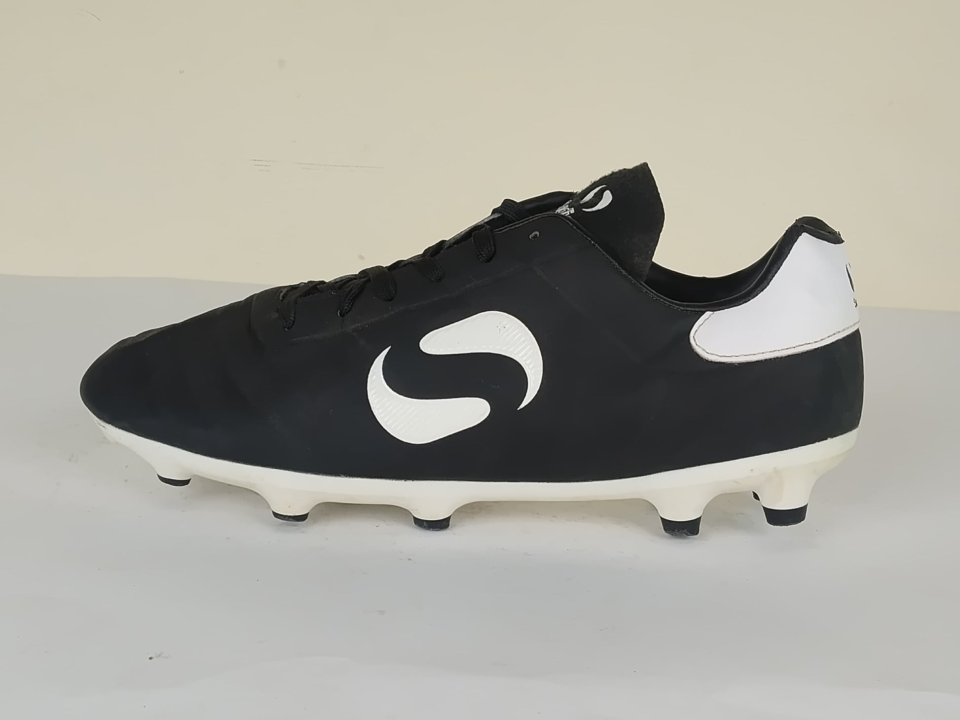 Sondico Strike FG 'Black/White