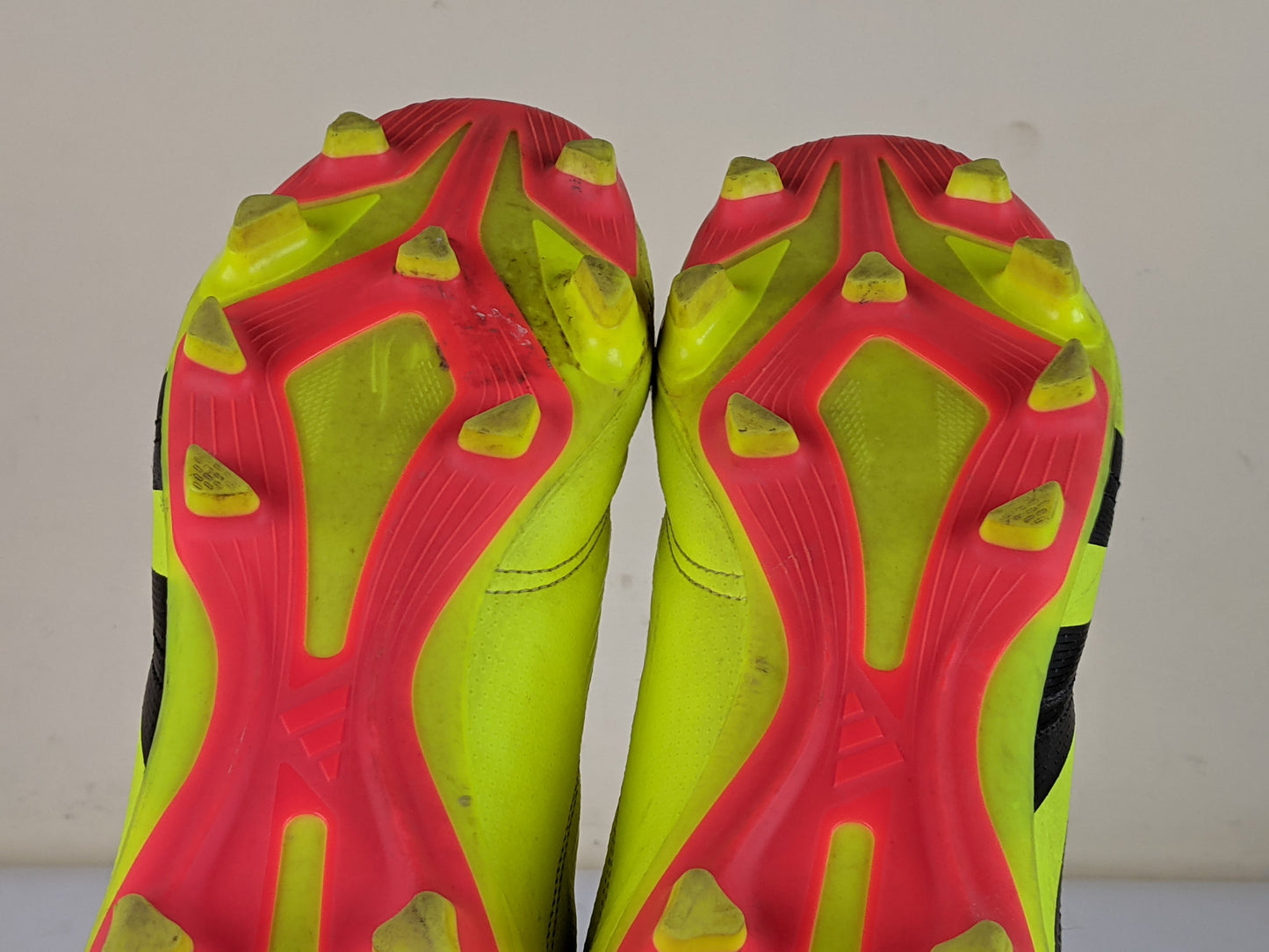 adidas Predator Club FxG Energy Citrus - Solar Yellow/Core Black/Solar Red