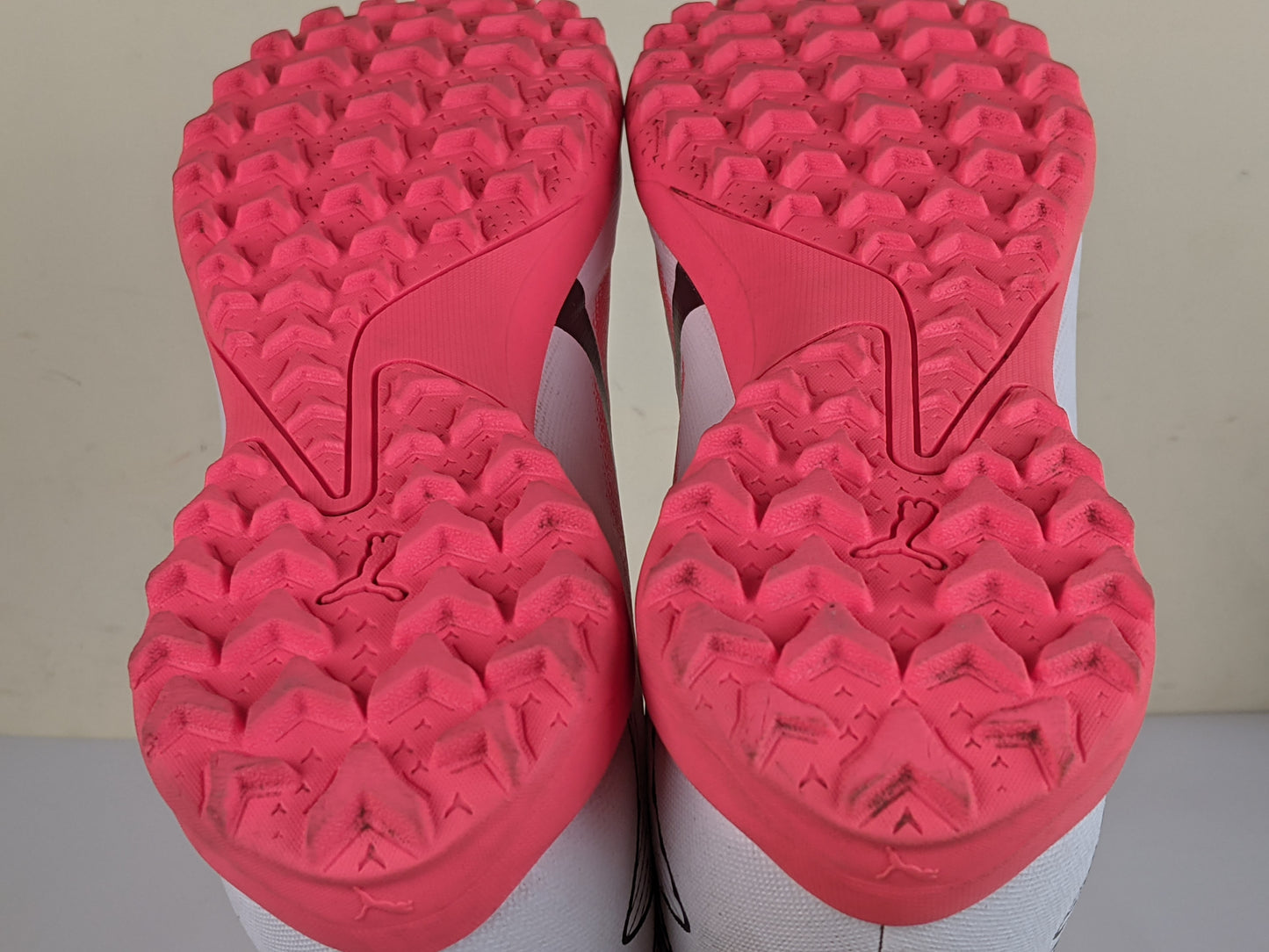 PUMA Ultra Play TT Breakthrough - White/Black/Fire Orchid