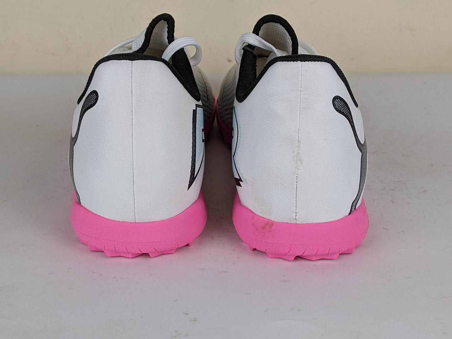 PUMA Future 7 Play TT Phenomenal - PUMA White/PUMA Black/Poison Pink (Brand New)