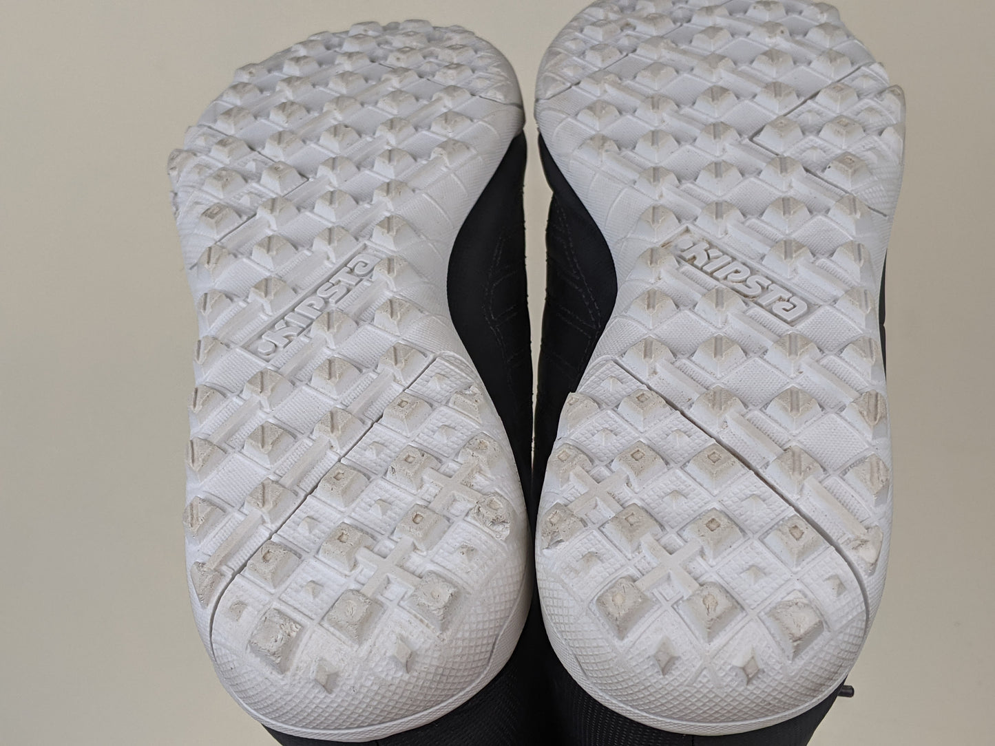 Kipsta Agility 100 HG TF 'Black/White