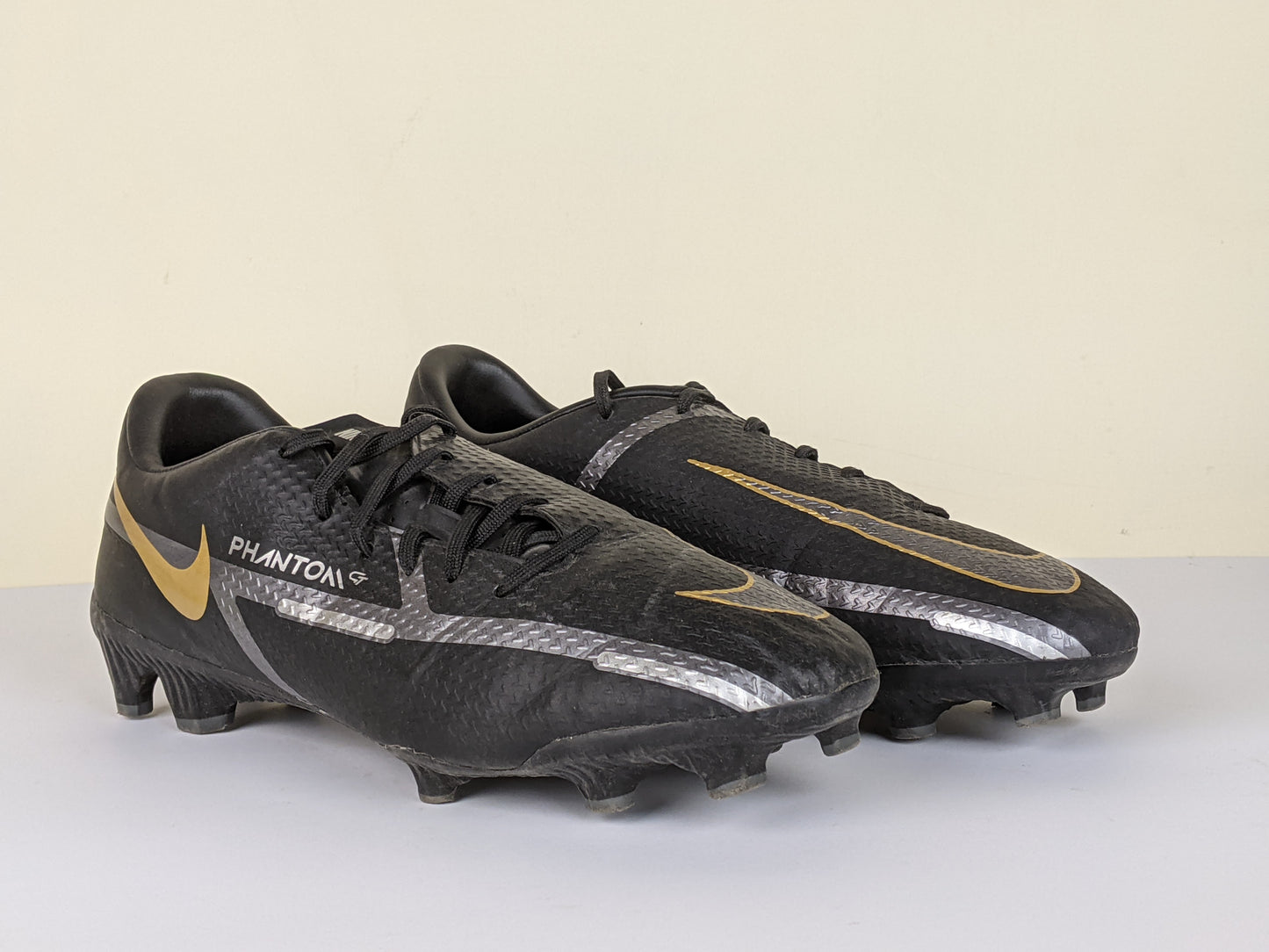 Nike Phantom GT 2 Academy MG Shadow - Black/Metallic Dark Grey/Metallic Gold