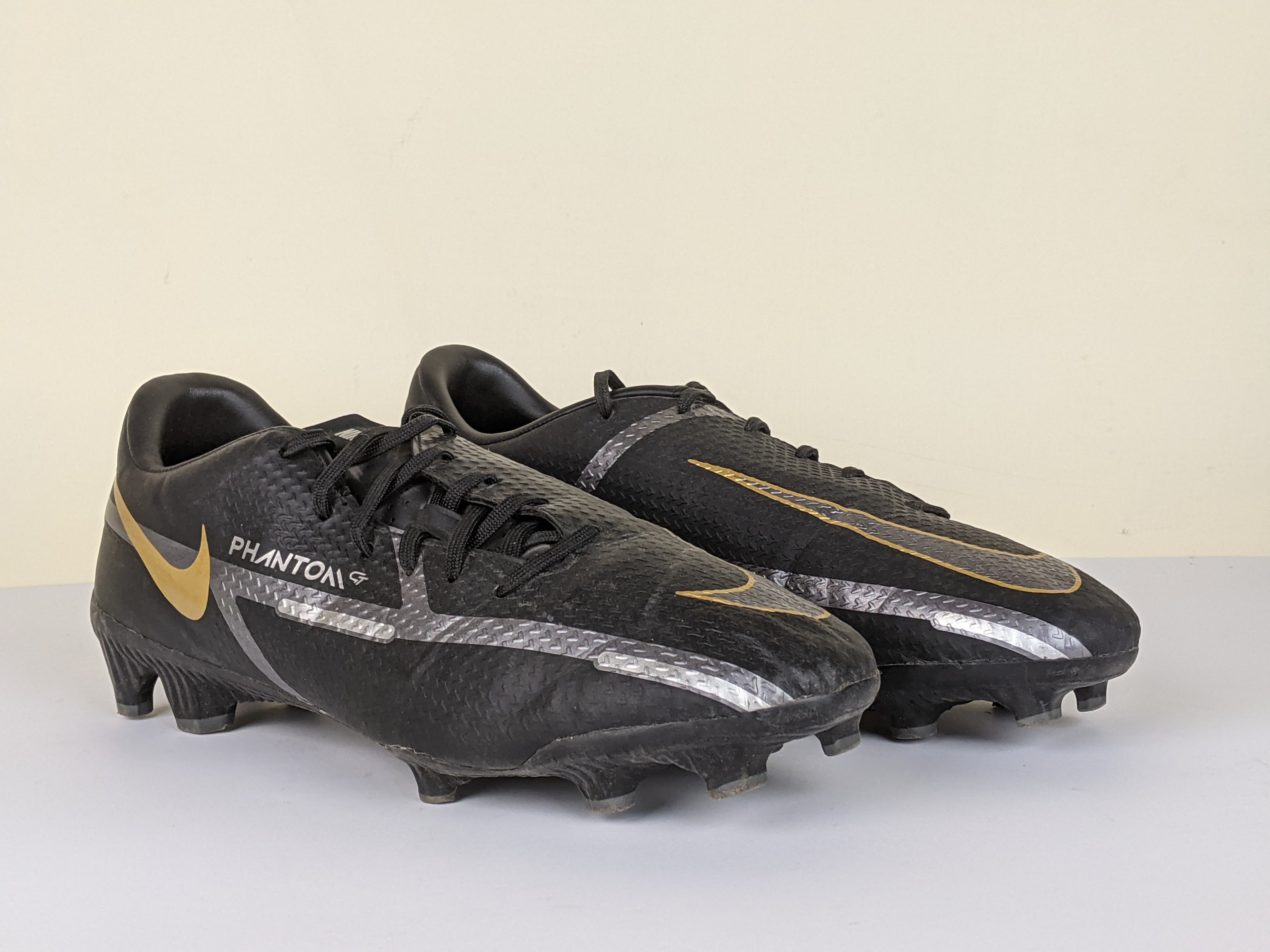 Nike Phantom GT 2 Academy MG Shadow - Black/Metallic Dark Grey/Metallic Gold