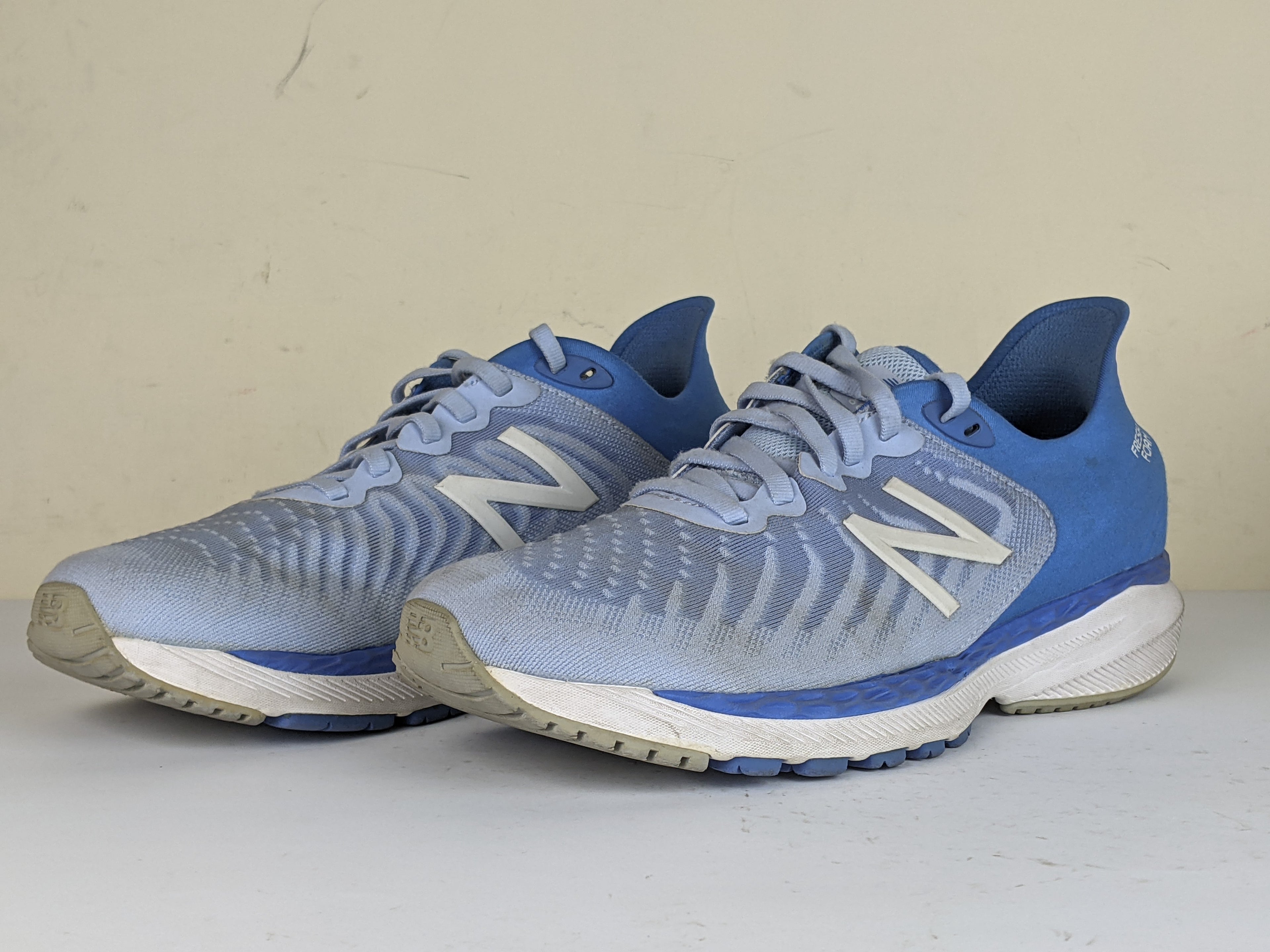 New Balance W860A11 trainers