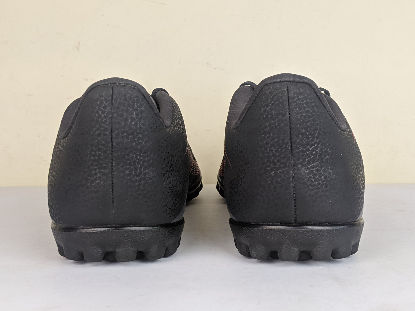 adidas Predator Club TF Stealth Victory - Core Black/Grey Four/Lucid Red