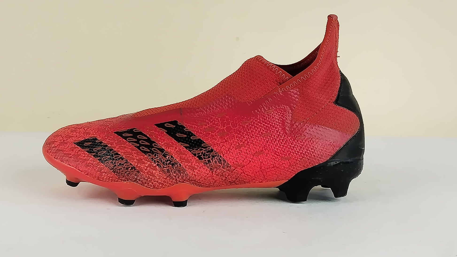 adidas Predator Freak .3 Laceless FG Meteorite - Red/Core Black/Solar Red