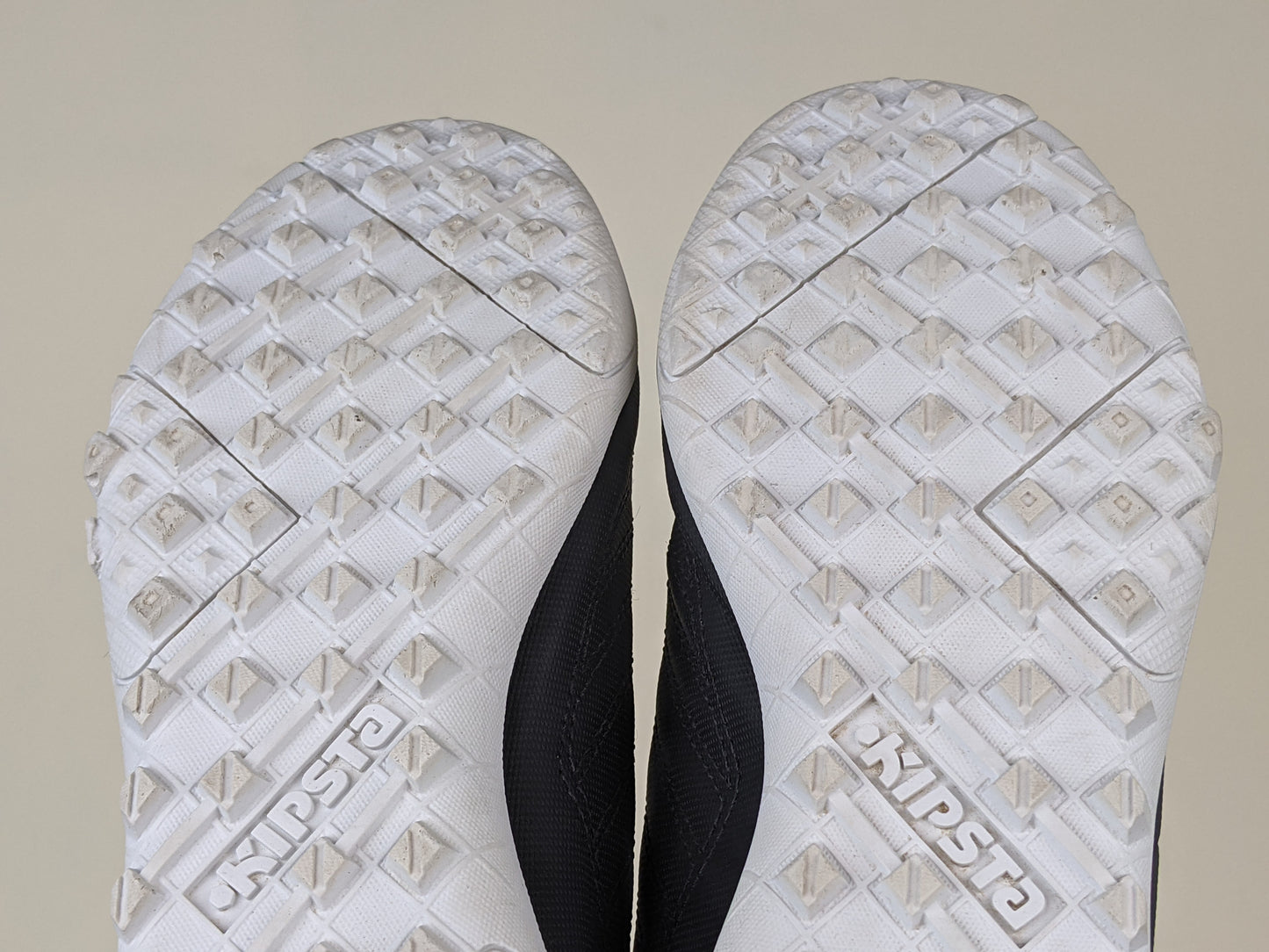 Kipsta Agility 100 HG TF 'Black/White