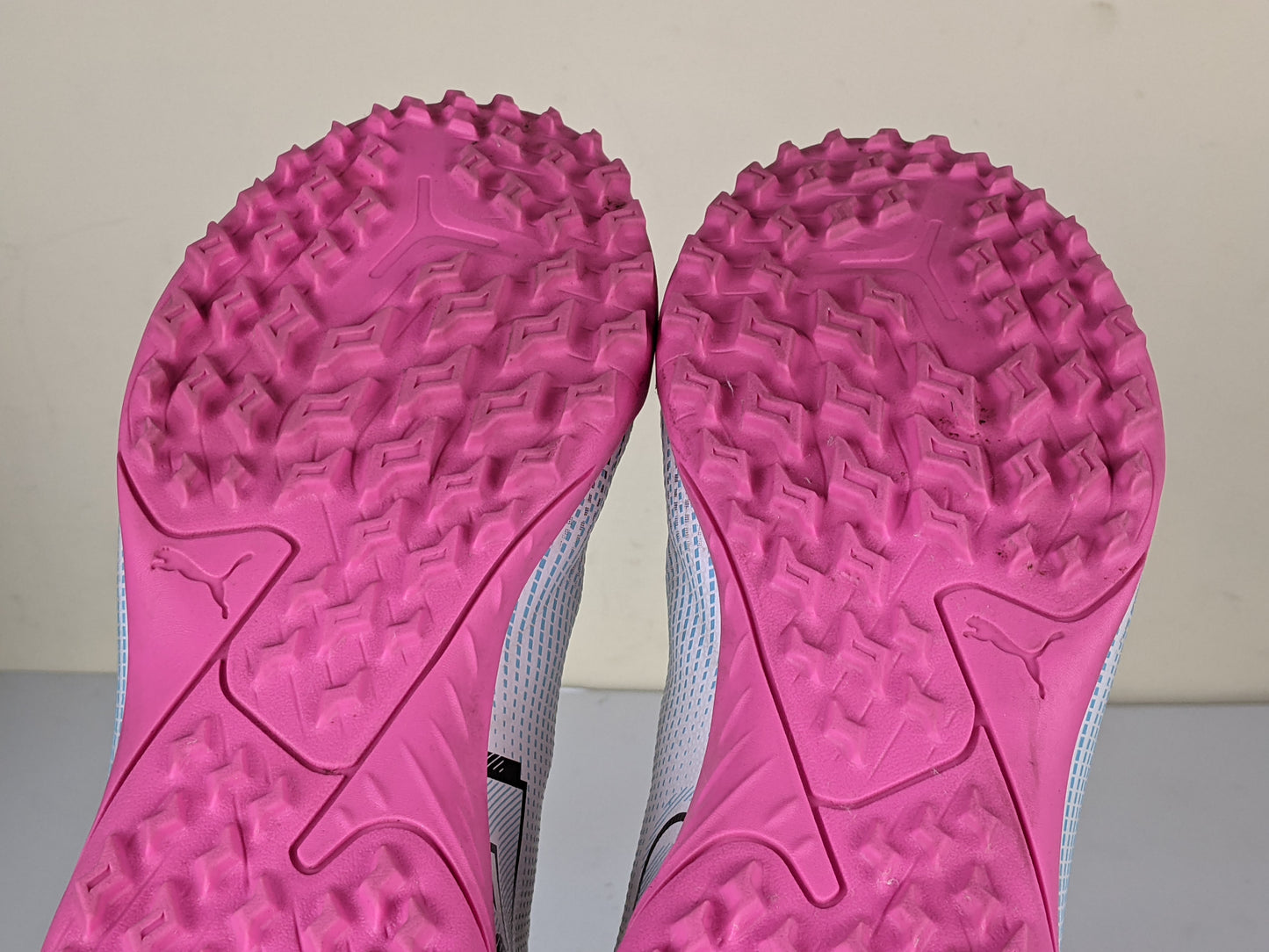 PUMA Future 7 Play TT Phenomenal - White/Black/Poison Pink