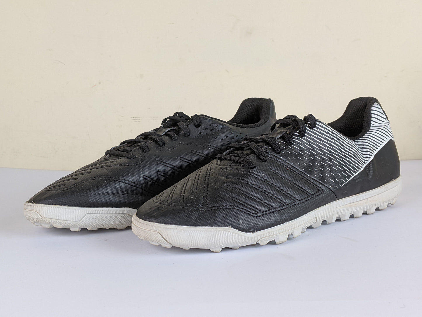 Kipsta Agility 100 HG TF 'Black/White