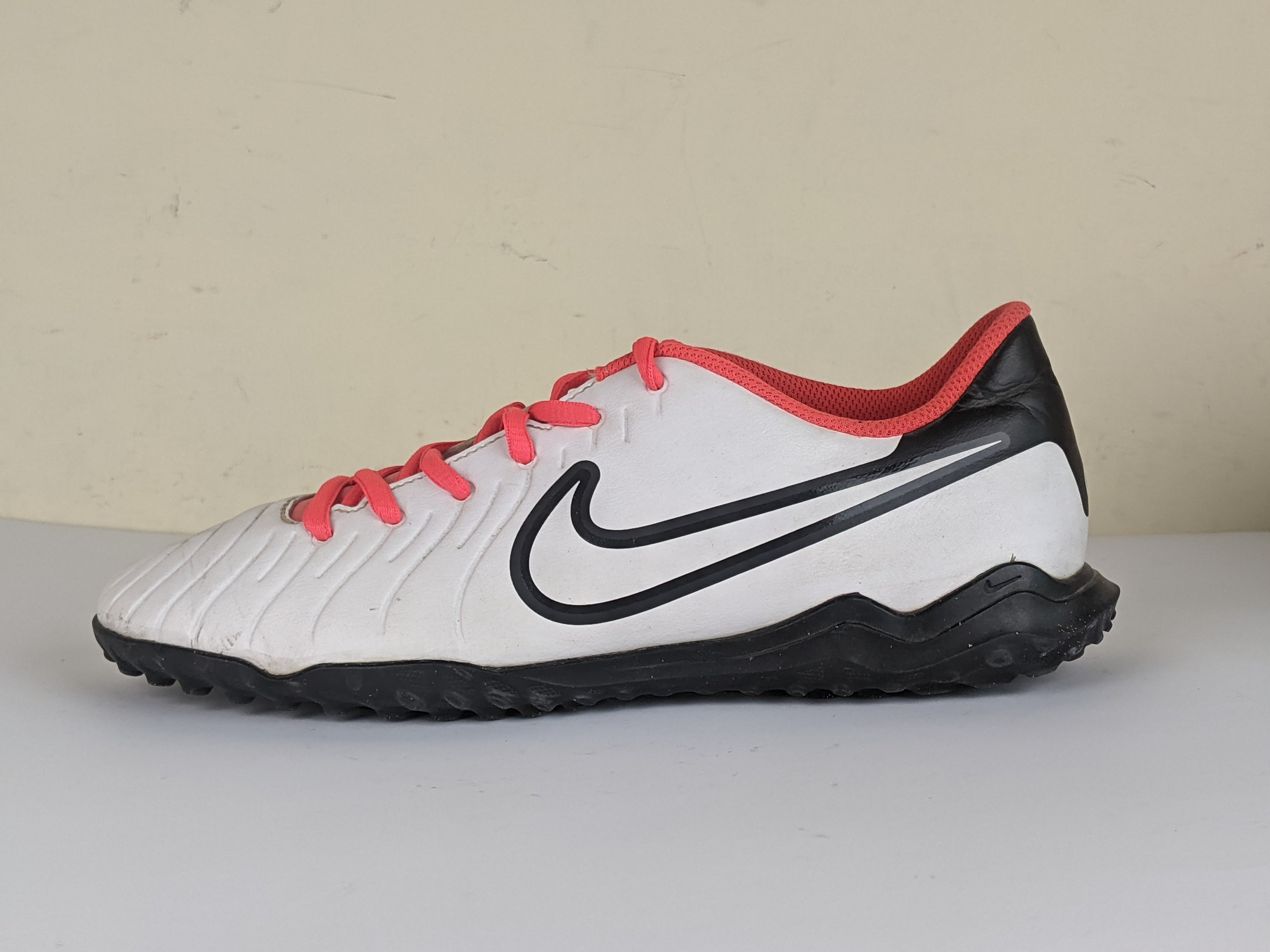 Nike Tiempo Legend 10 Club TF Ready - White/Black/Bright Crimson