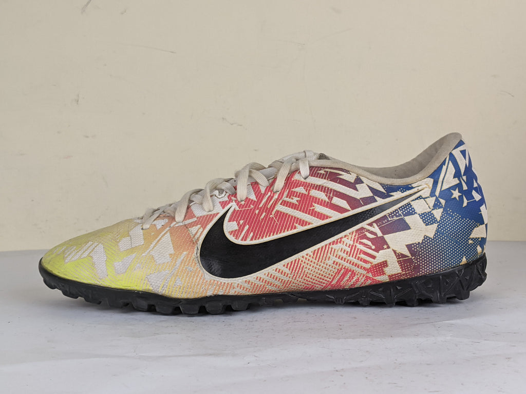 Nike Mercurial Vapor 13 Academy TF NJR Jogo Prismatico - White/Black/Racer Blue/Volt