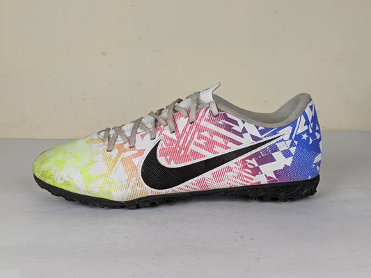 Nike Mercurial Vapor 13 Academy TF NJR Jogo Prismatico - White/Black/Racer Blue/Volt