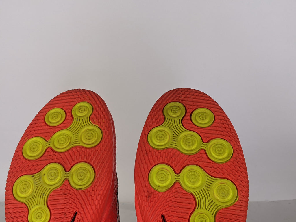 Nike Phantom GT 2 Academy IC Motivation - White/Bright Crimson/Volt