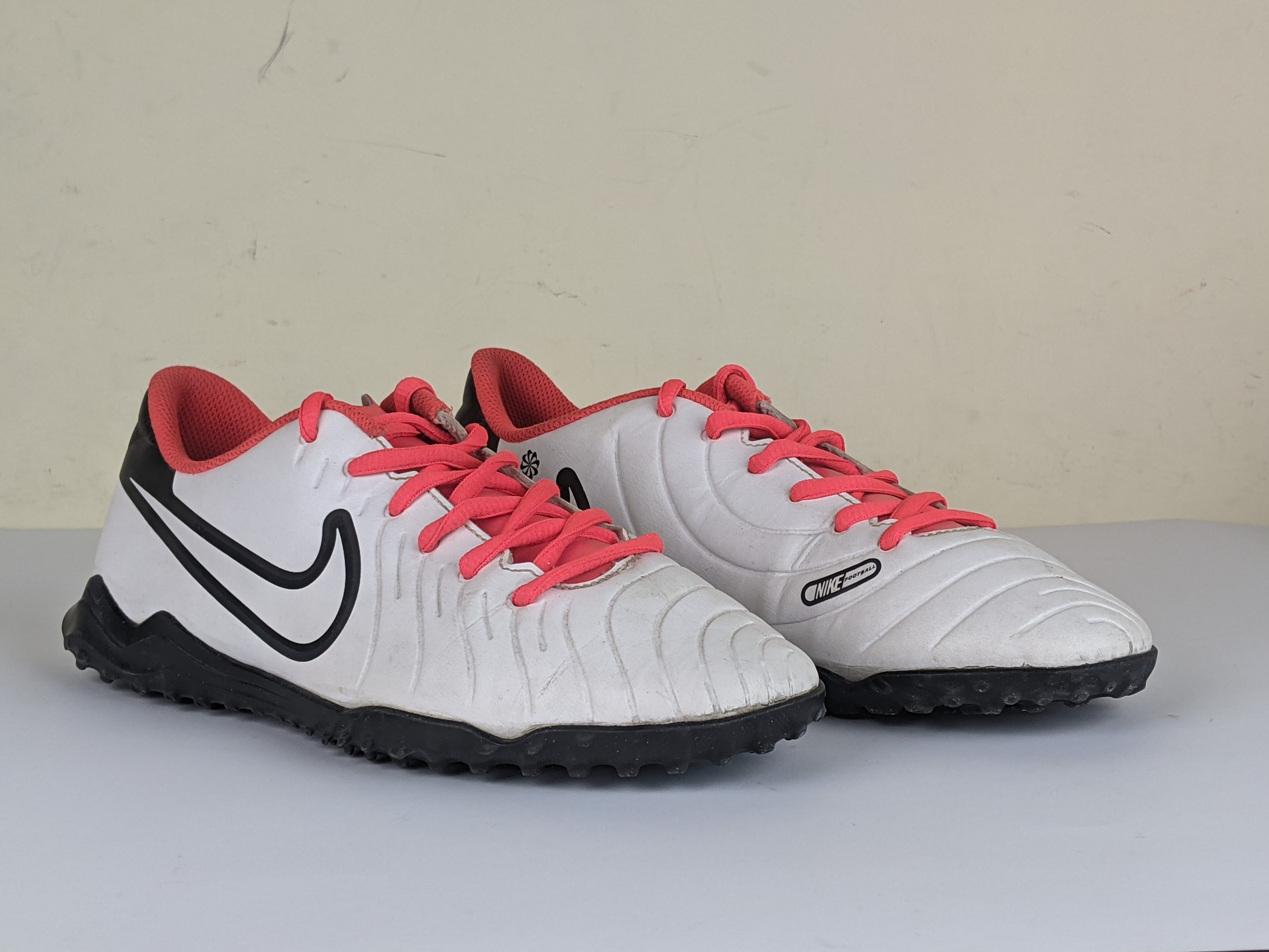 Nike Tiempo Legend 10 Club TF Ready - White/Black/Bright Crimson
